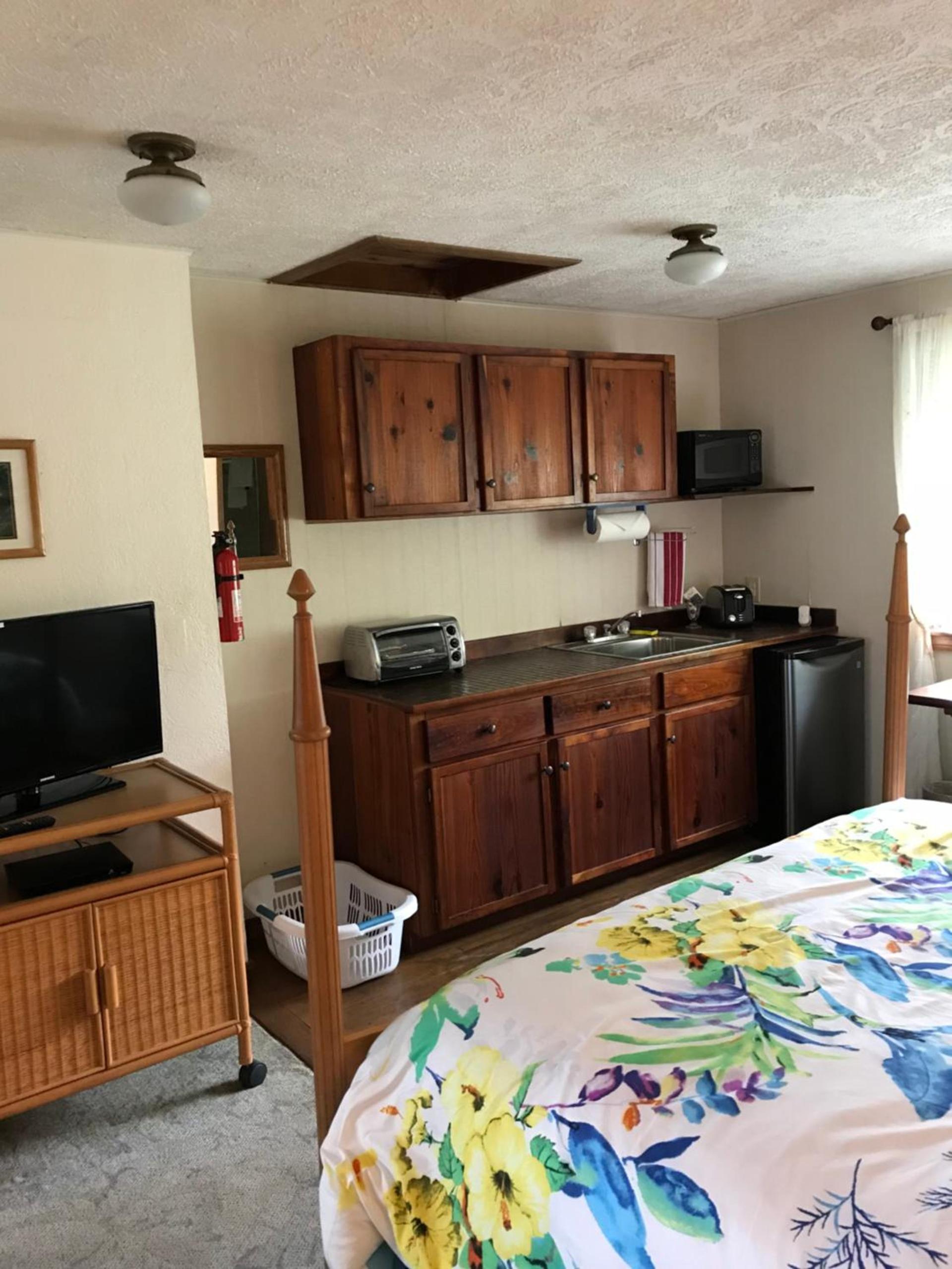 Hale Maluhia Country Inn photo 23