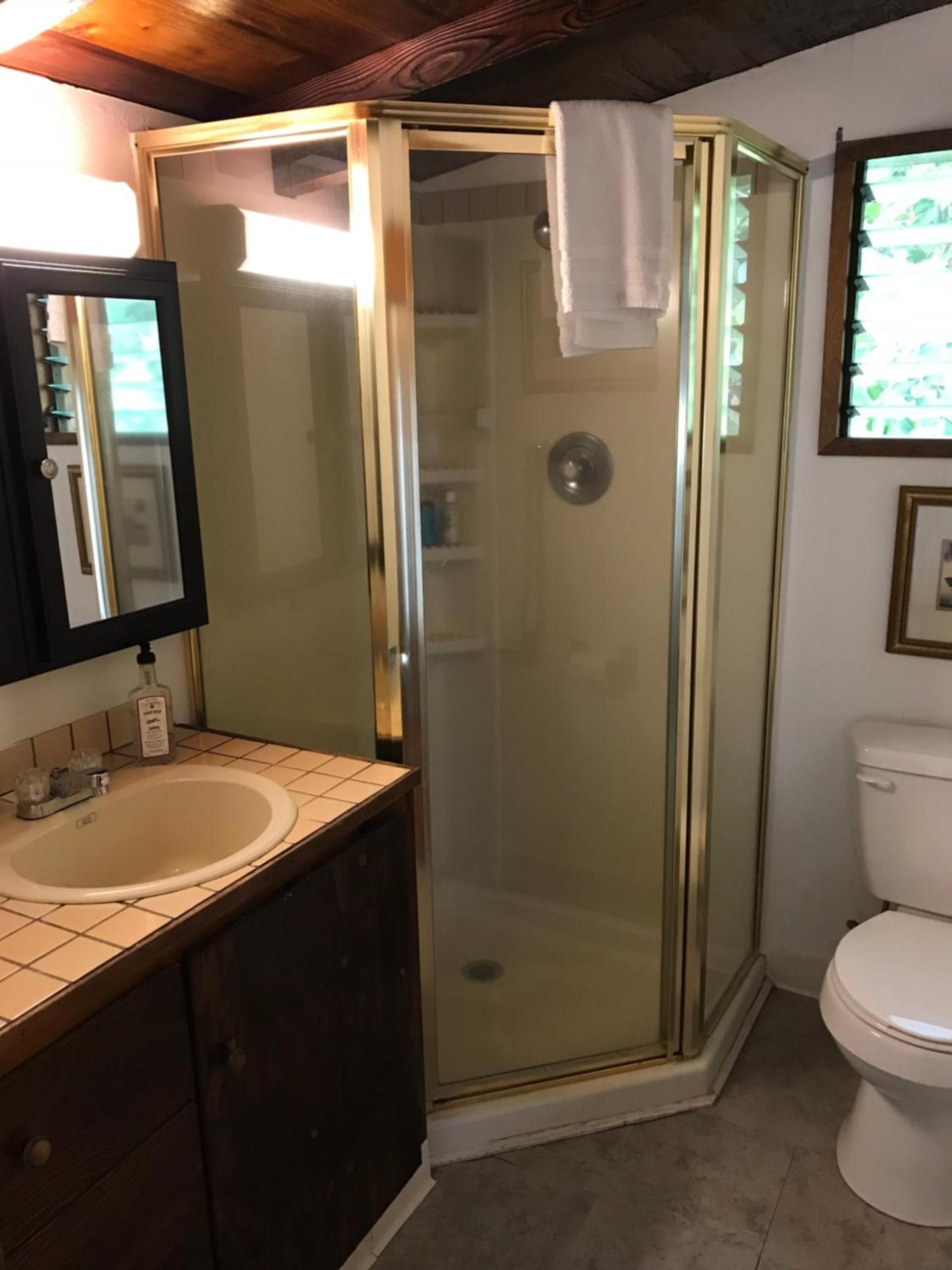 Hale Maluhia Country Inn photo 17