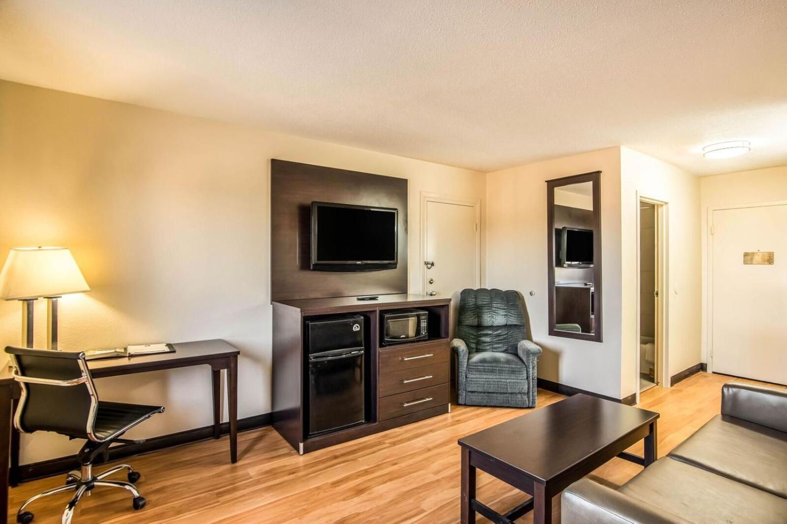 Colby Inn and Suites photo 13