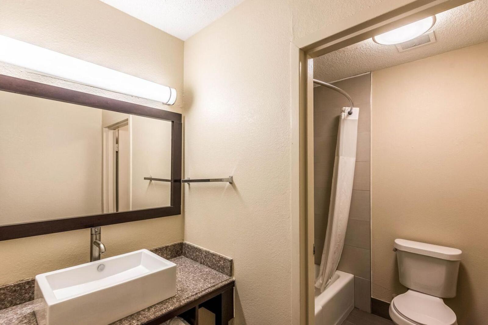 Colby Inn and Suites photo 14