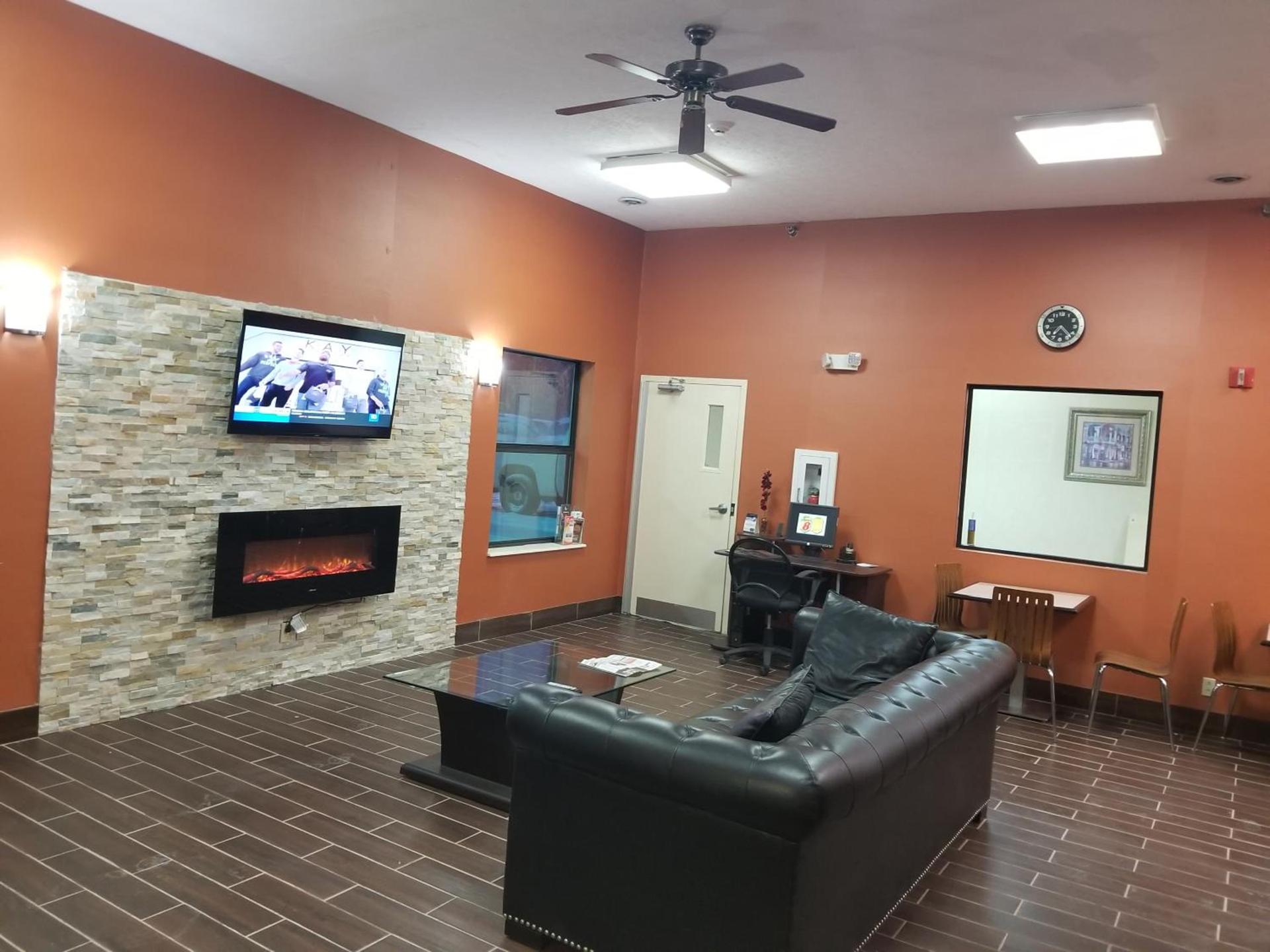 Super 8 by Wyndham Bellefontaine photo 39