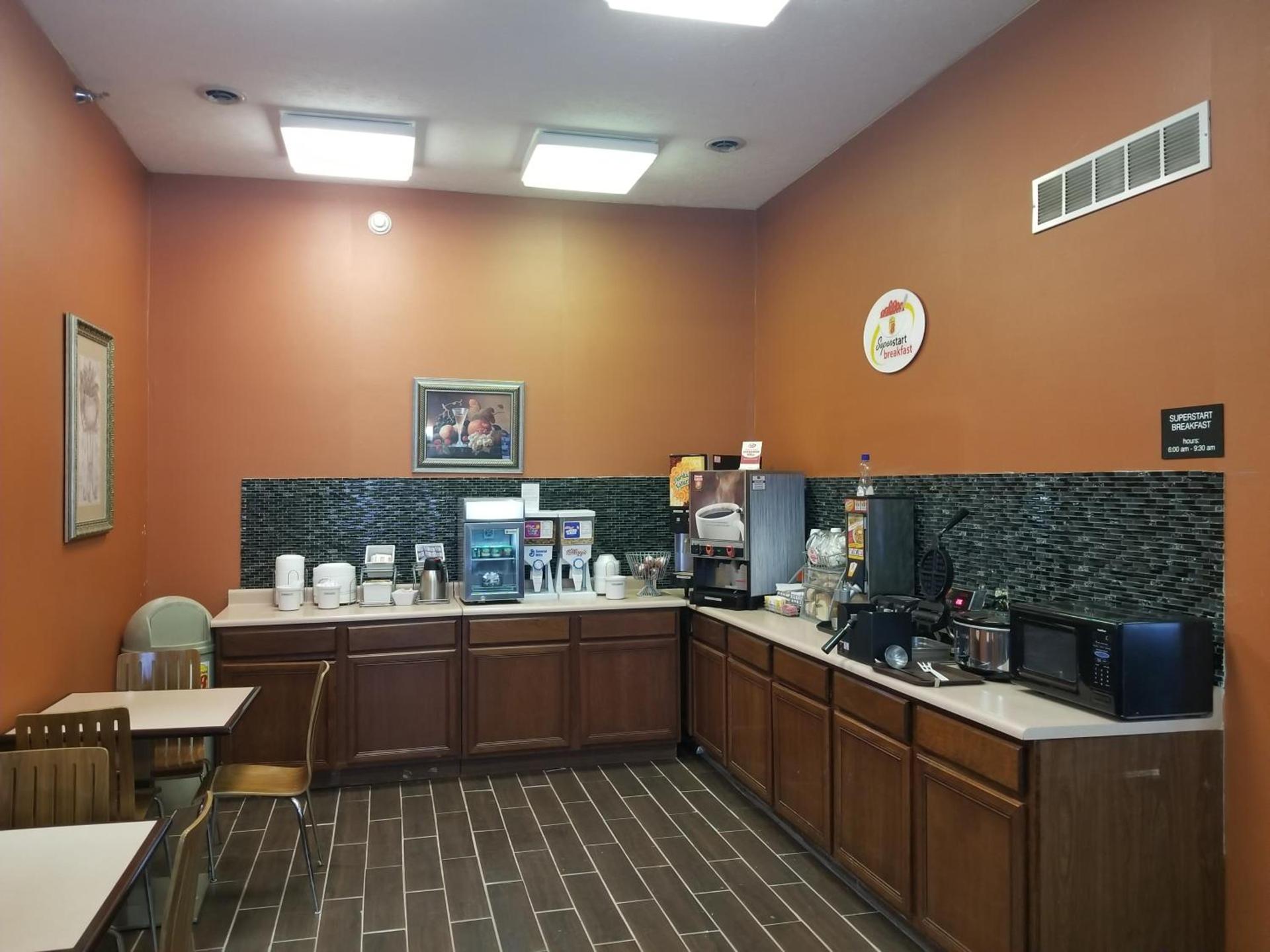 Super 8 by Wyndham Bellefontaine photo 40