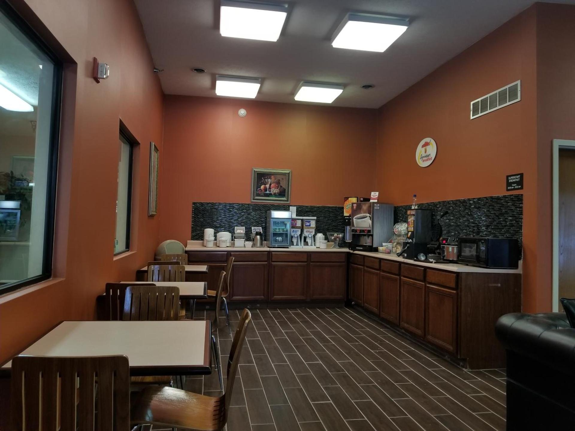 Super 8 by Wyndham Bellefontaine photo 41