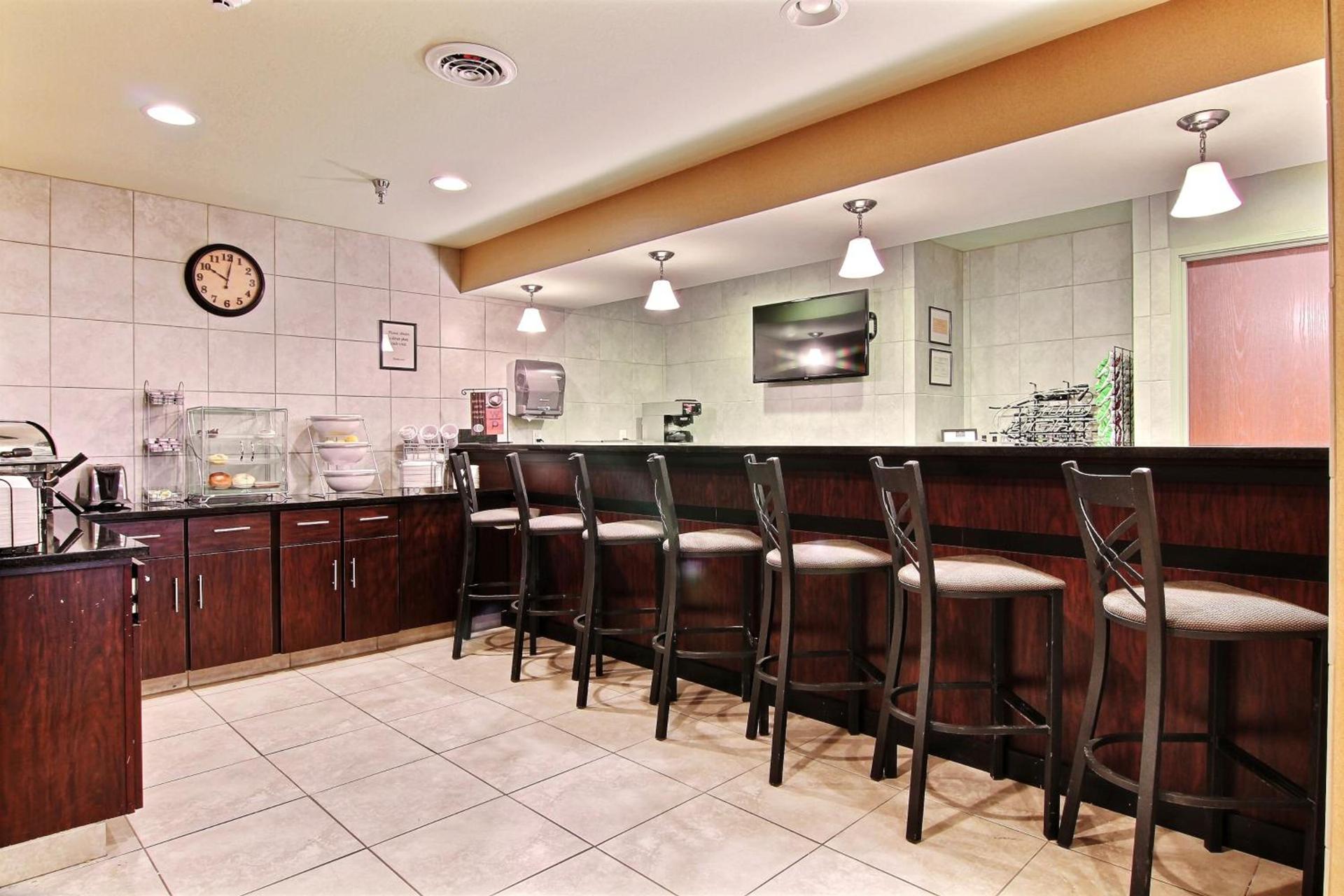 AmeriVu inn and Suites - Crookston photo 31