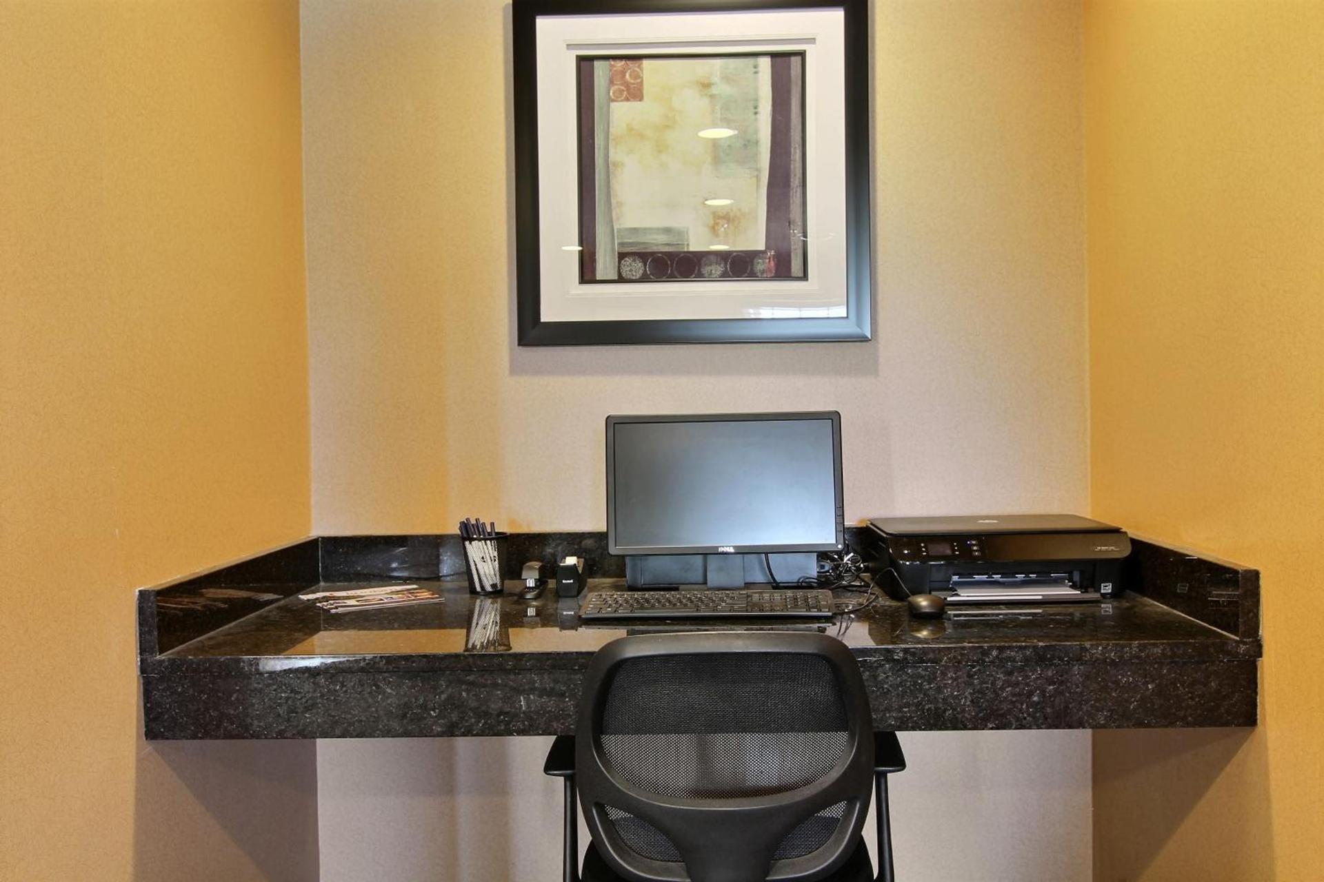 AmeriVu inn and Suites - Crookston photo 41