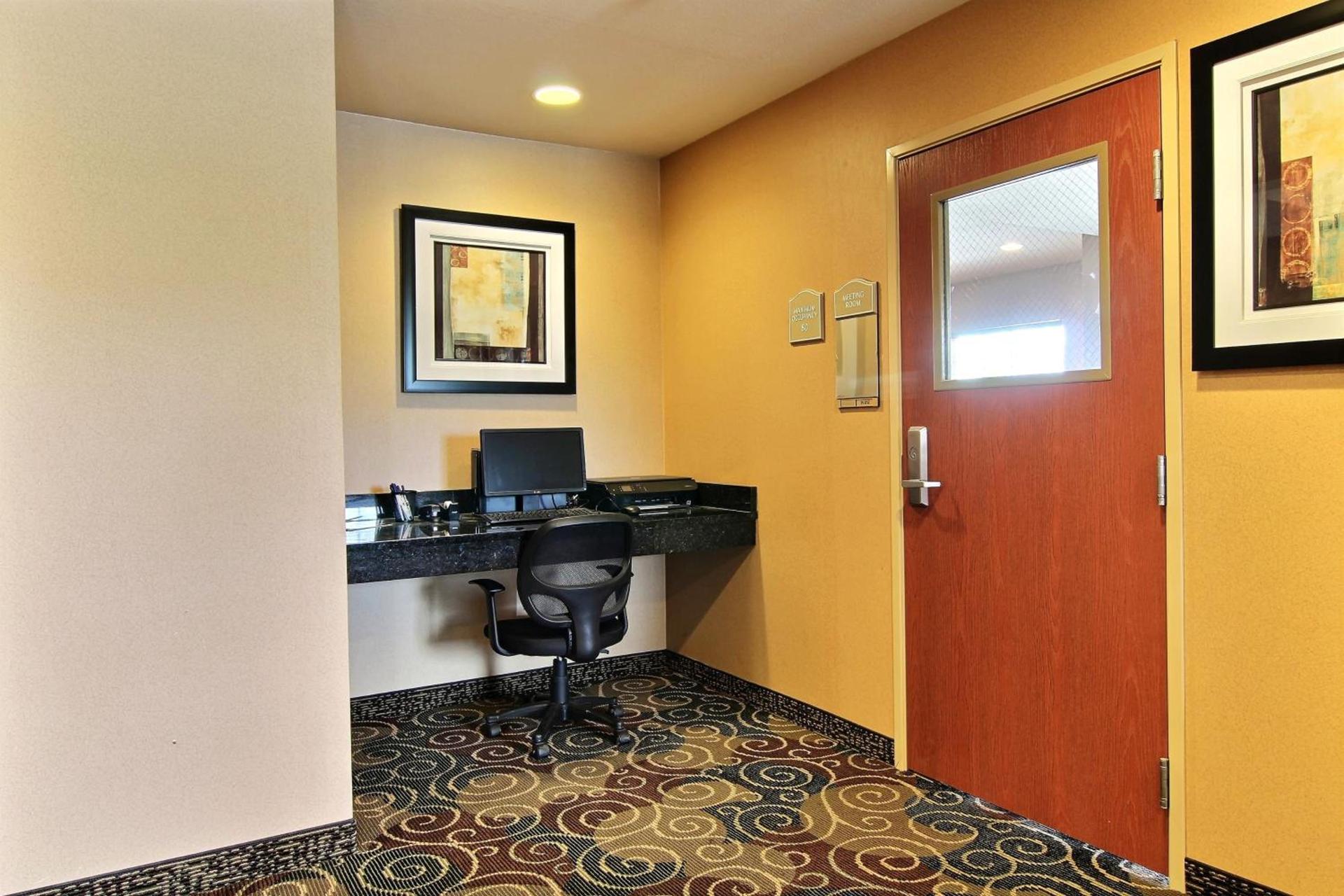 AmeriVu inn and Suites - Crookston photo 42