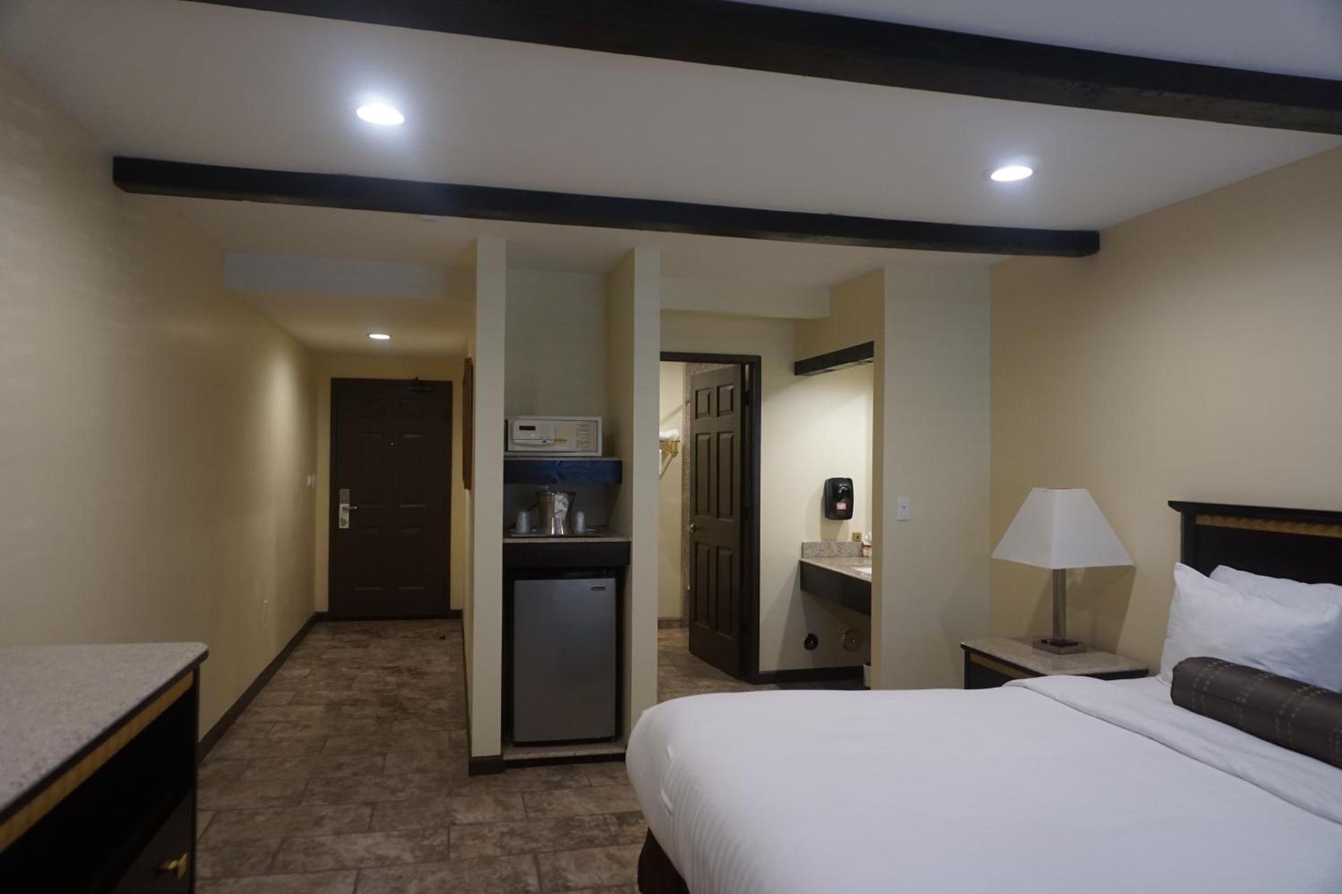 Tuscan Garden Inn photo 43