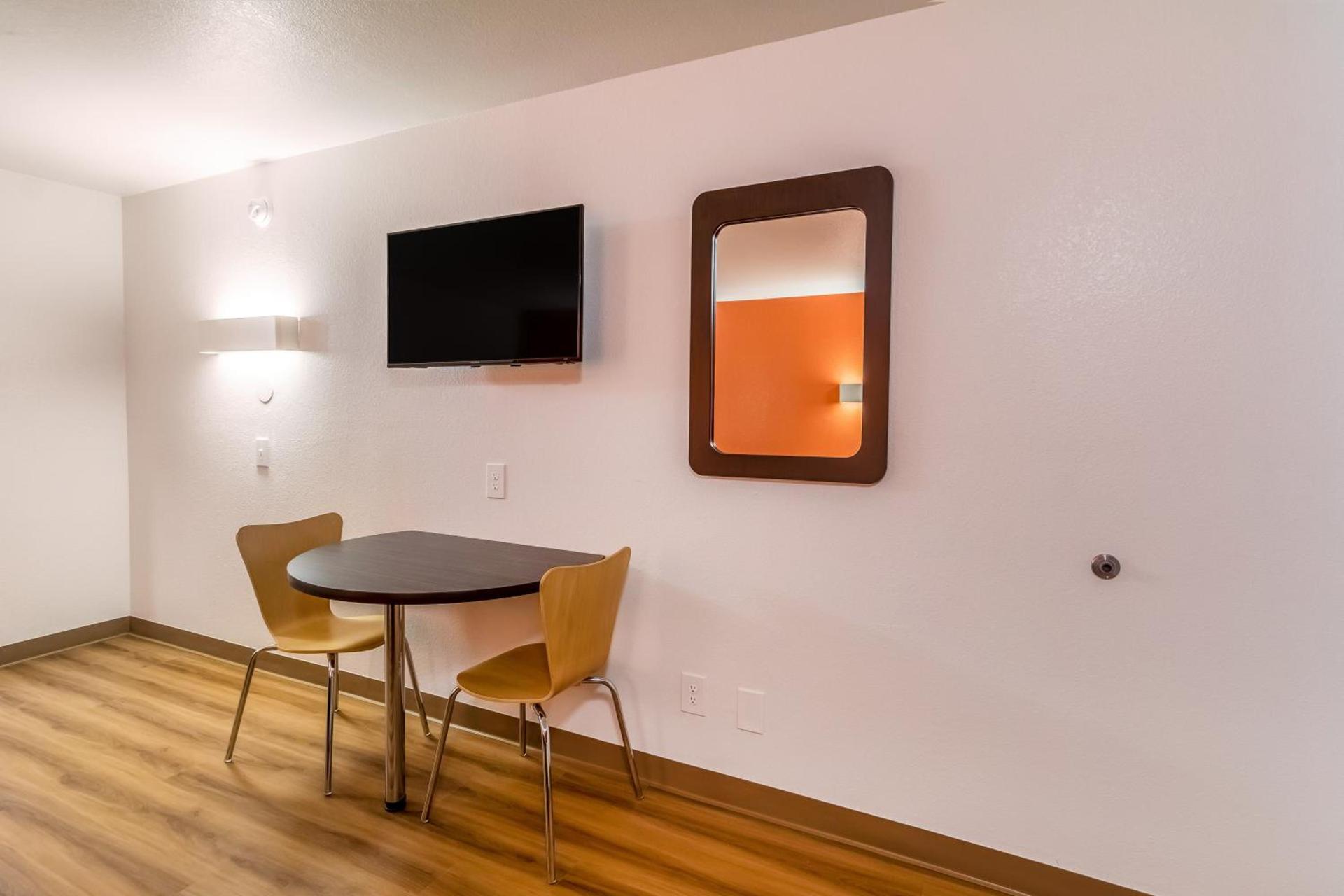 Motel 6-Arlington, TX - UTA photo 10