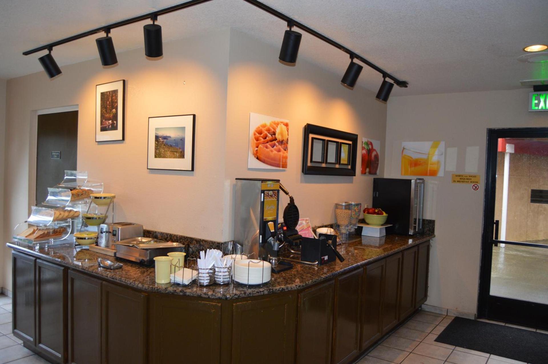 Ramada by Wyndham Arcata photo 38
