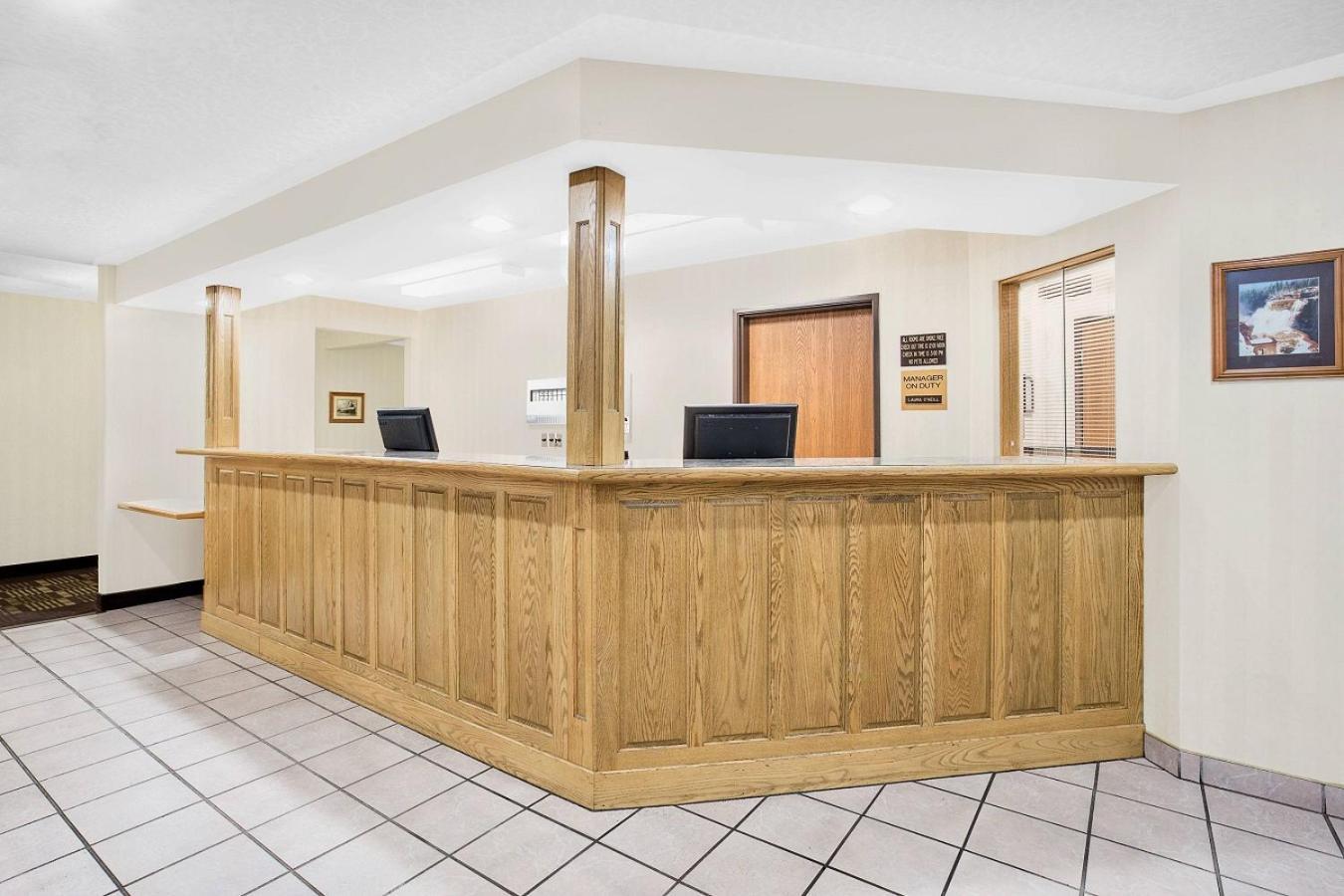 Ramada by Wyndham Hancock Waterfront photo 31