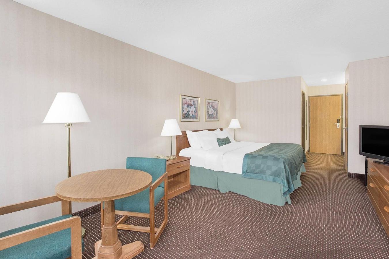 Ramada by Wyndham Hancock Waterfront photo 35