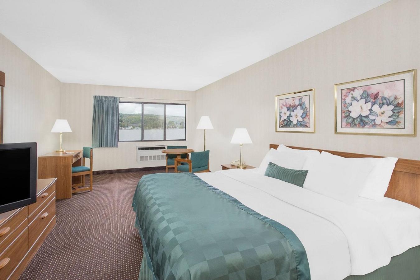 Ramada by Wyndham Hancock Waterfront photo 36