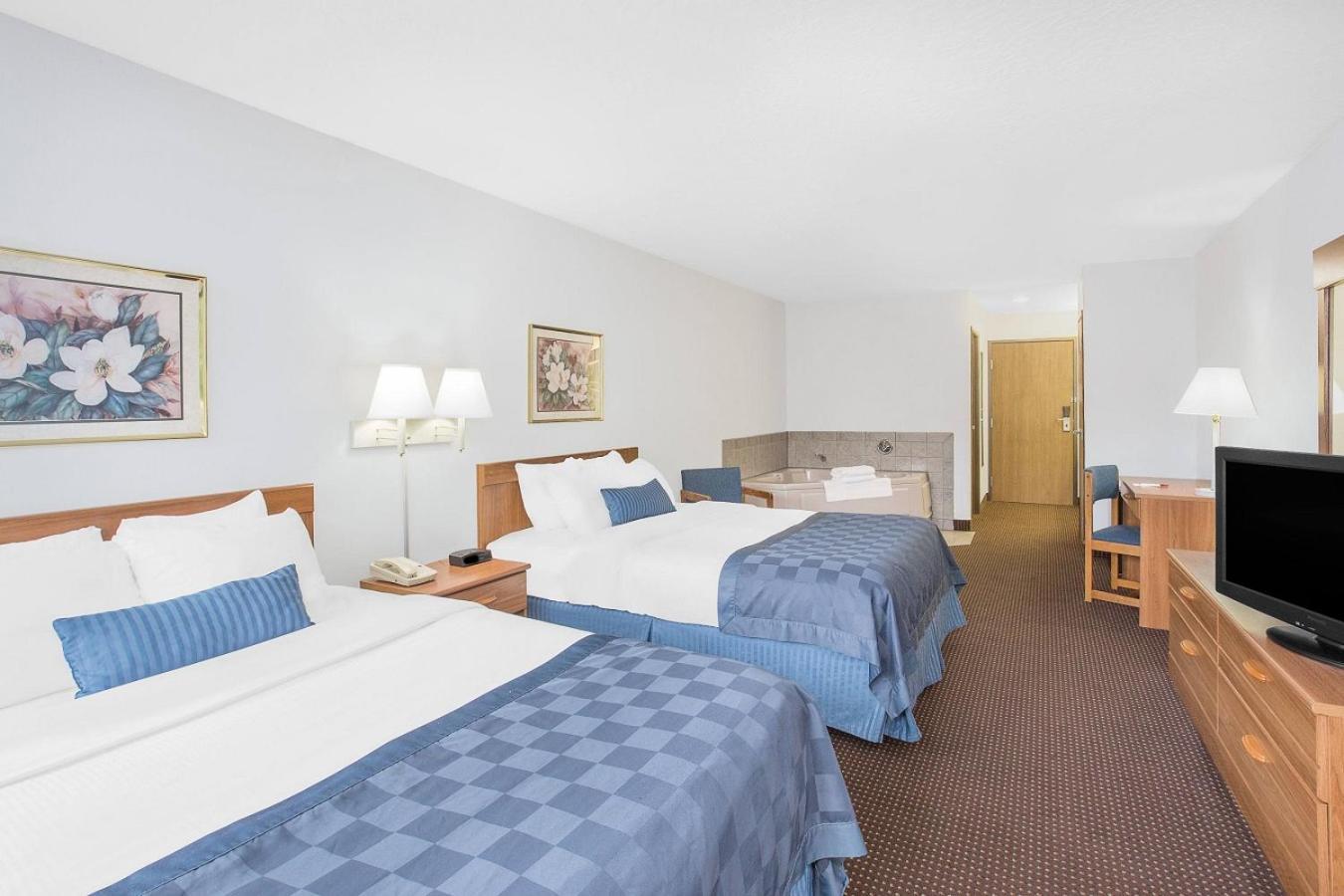 Ramada by Wyndham Hancock Waterfront photo 40