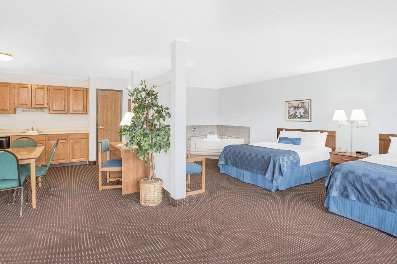 Ramada by Wyndham Hancock Waterfront photo 43