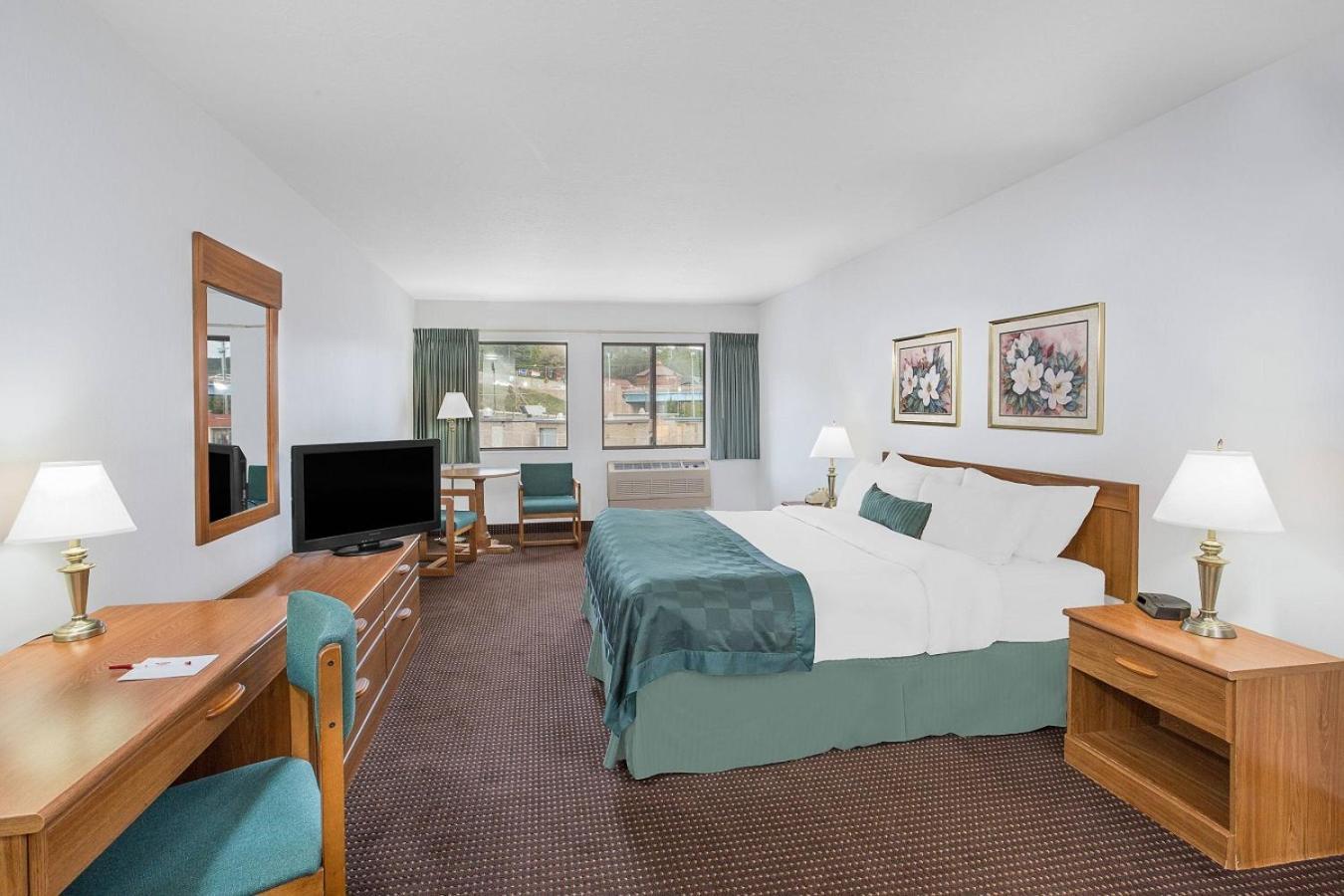 Ramada by Wyndham Hancock Waterfront photo 46