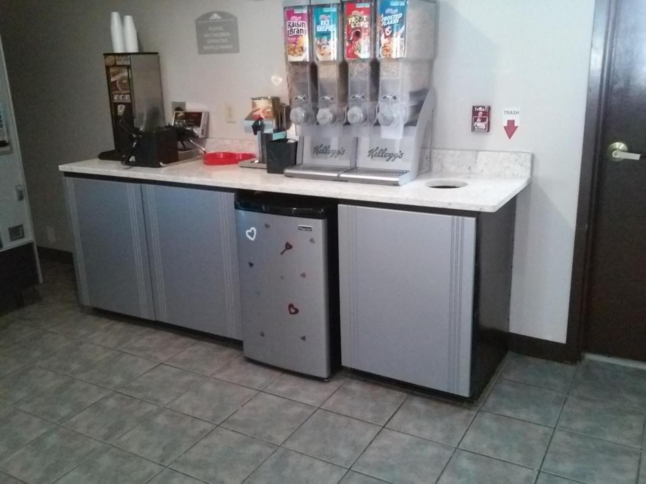 Microtel Inn and Suites Manistee photo 9