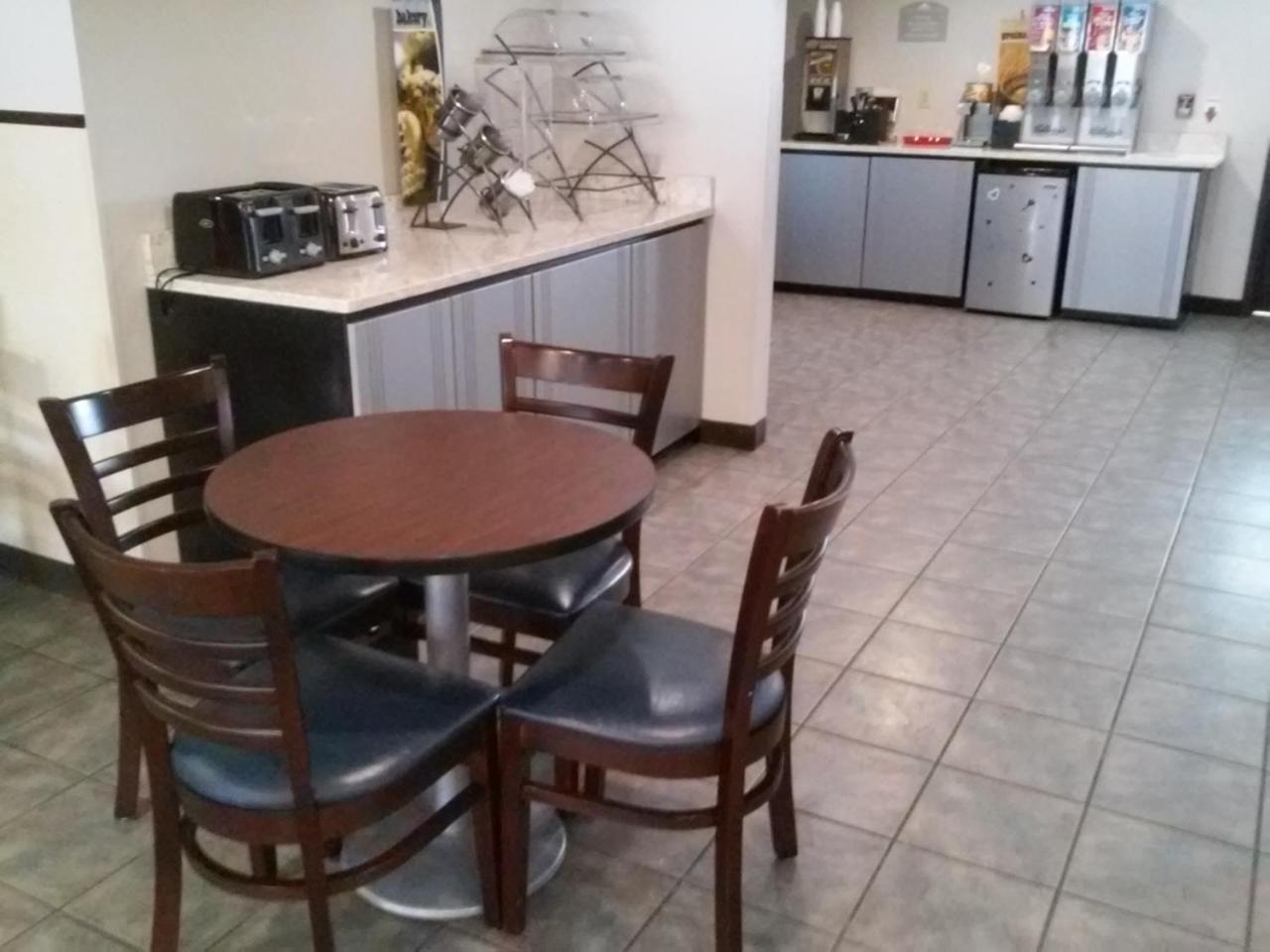 Microtel Inn and Suites Manistee photo 8