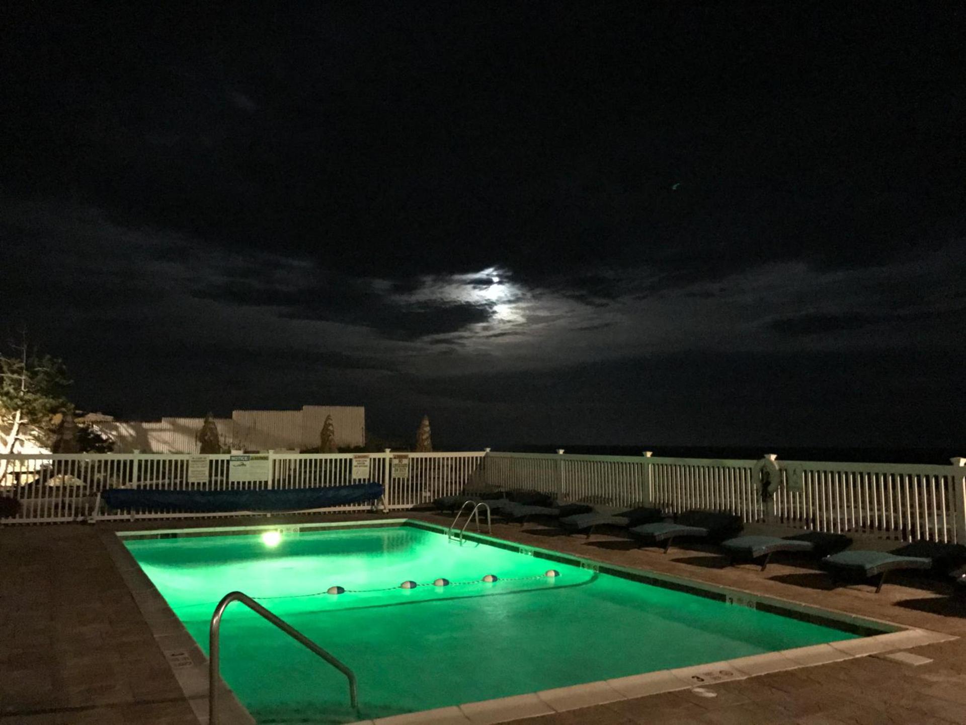 Ocean Surf Resort photo 56