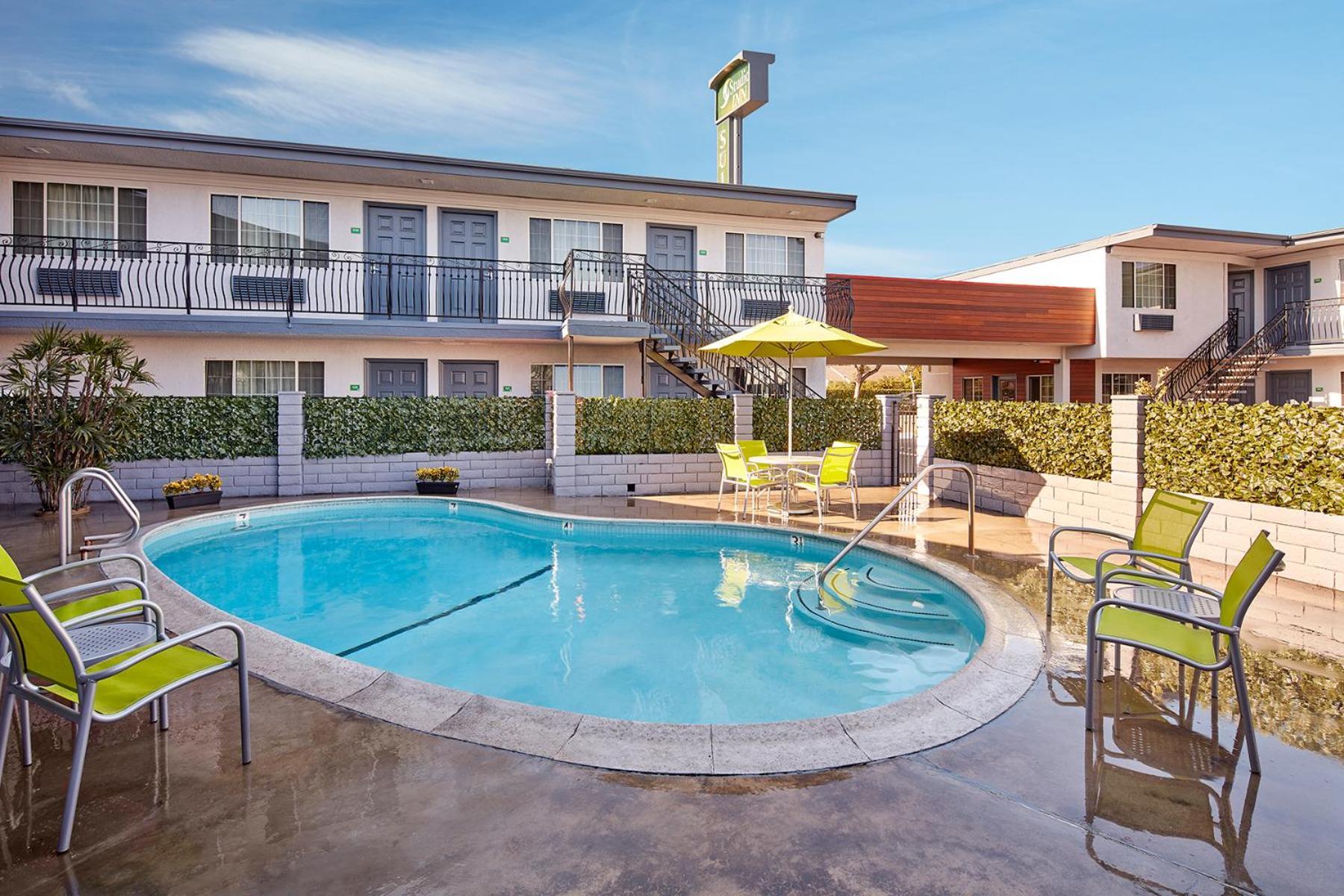 Studio Inn & Suites at Promenade Downey photo 5