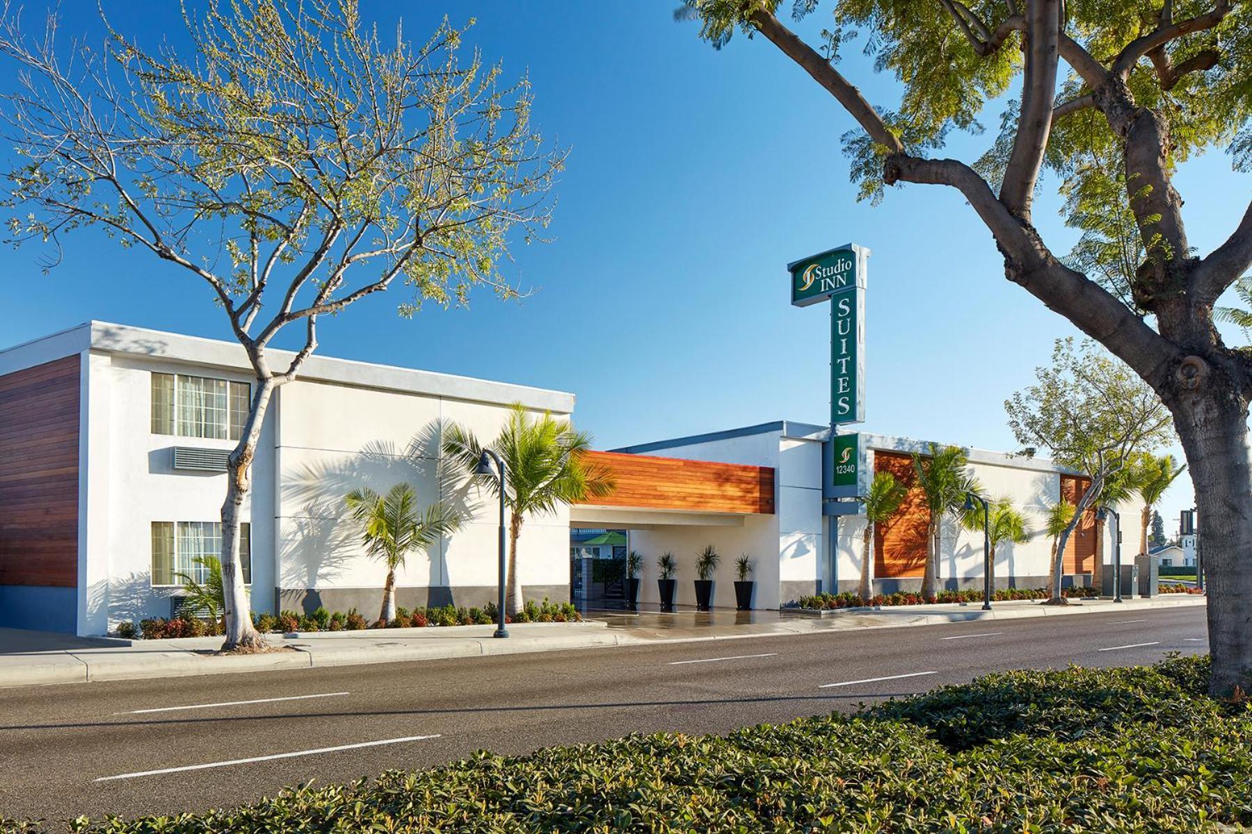 Studio Inn & Suites at Promenade Downey photo 2