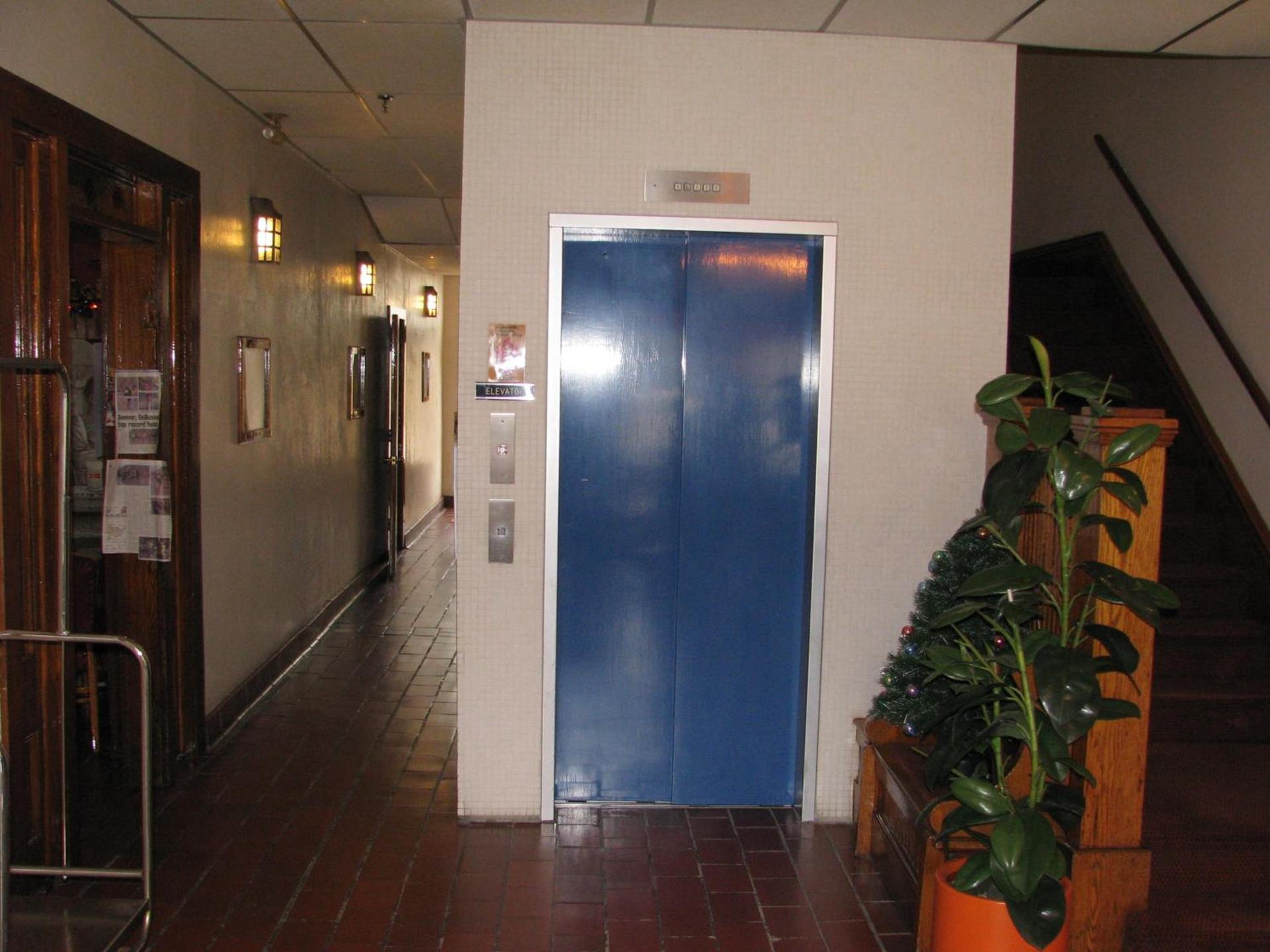 Old National Hotel photo 4