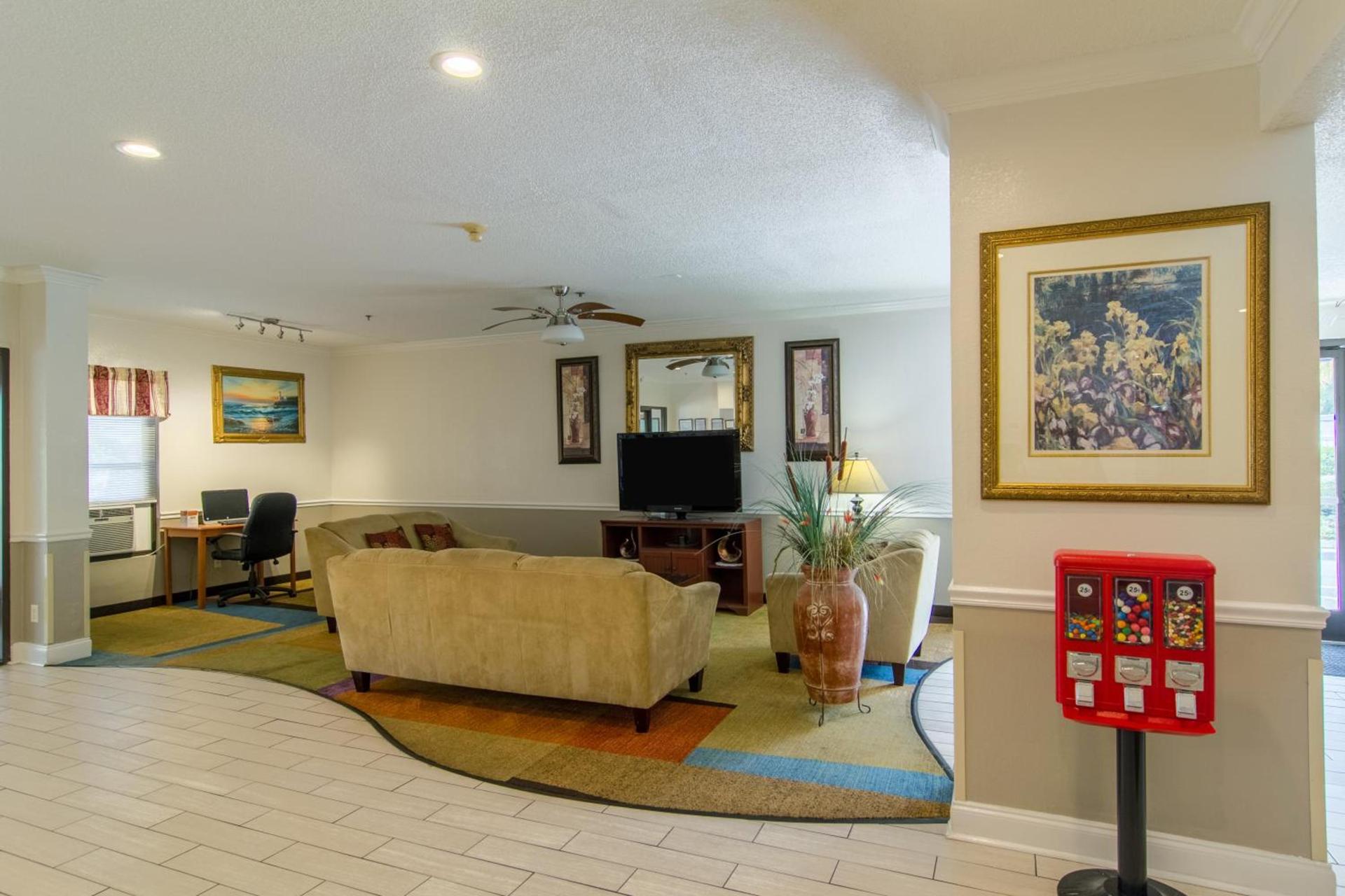 Econo Lodge Darien photo 18