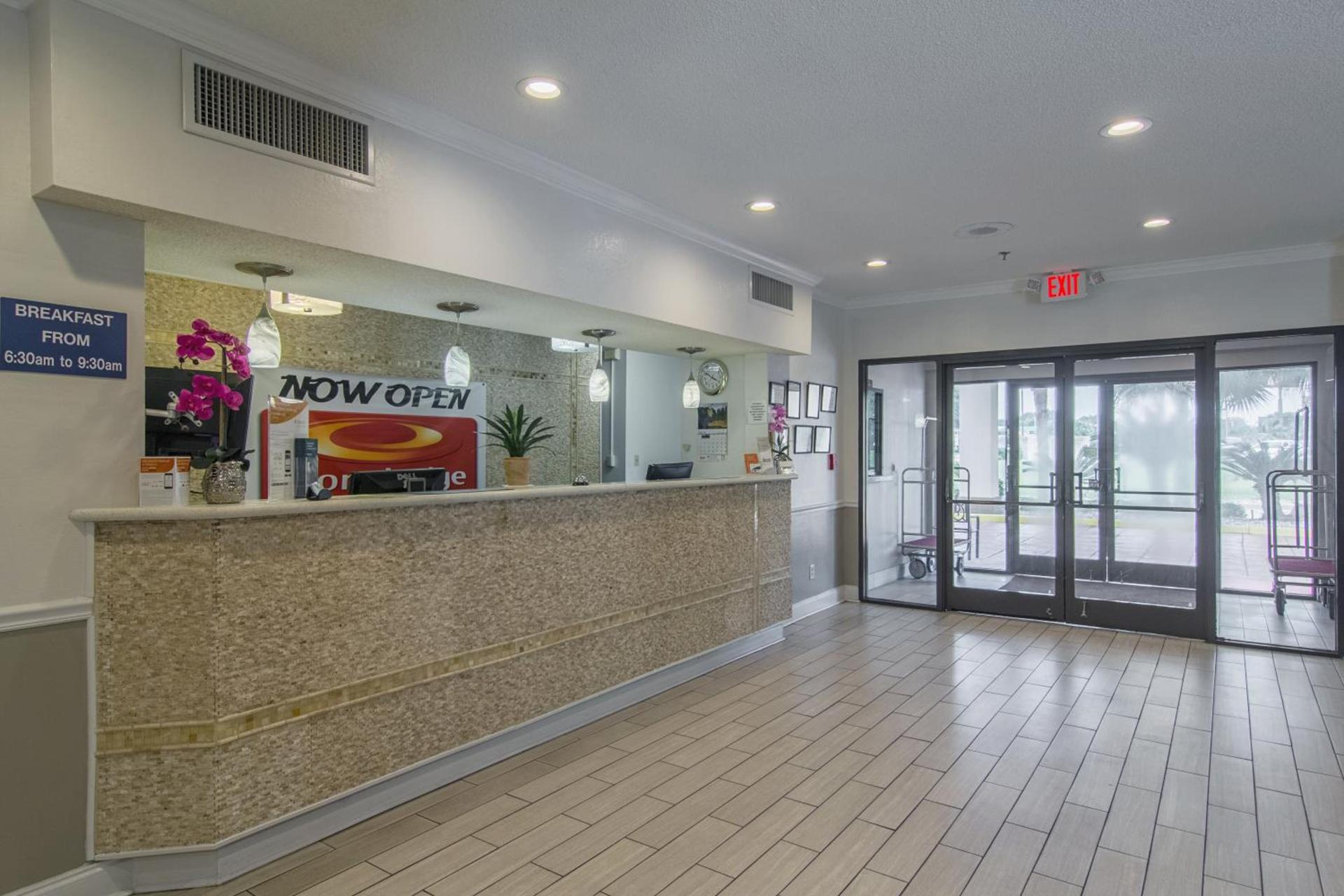 Econo Lodge Darien photo 19