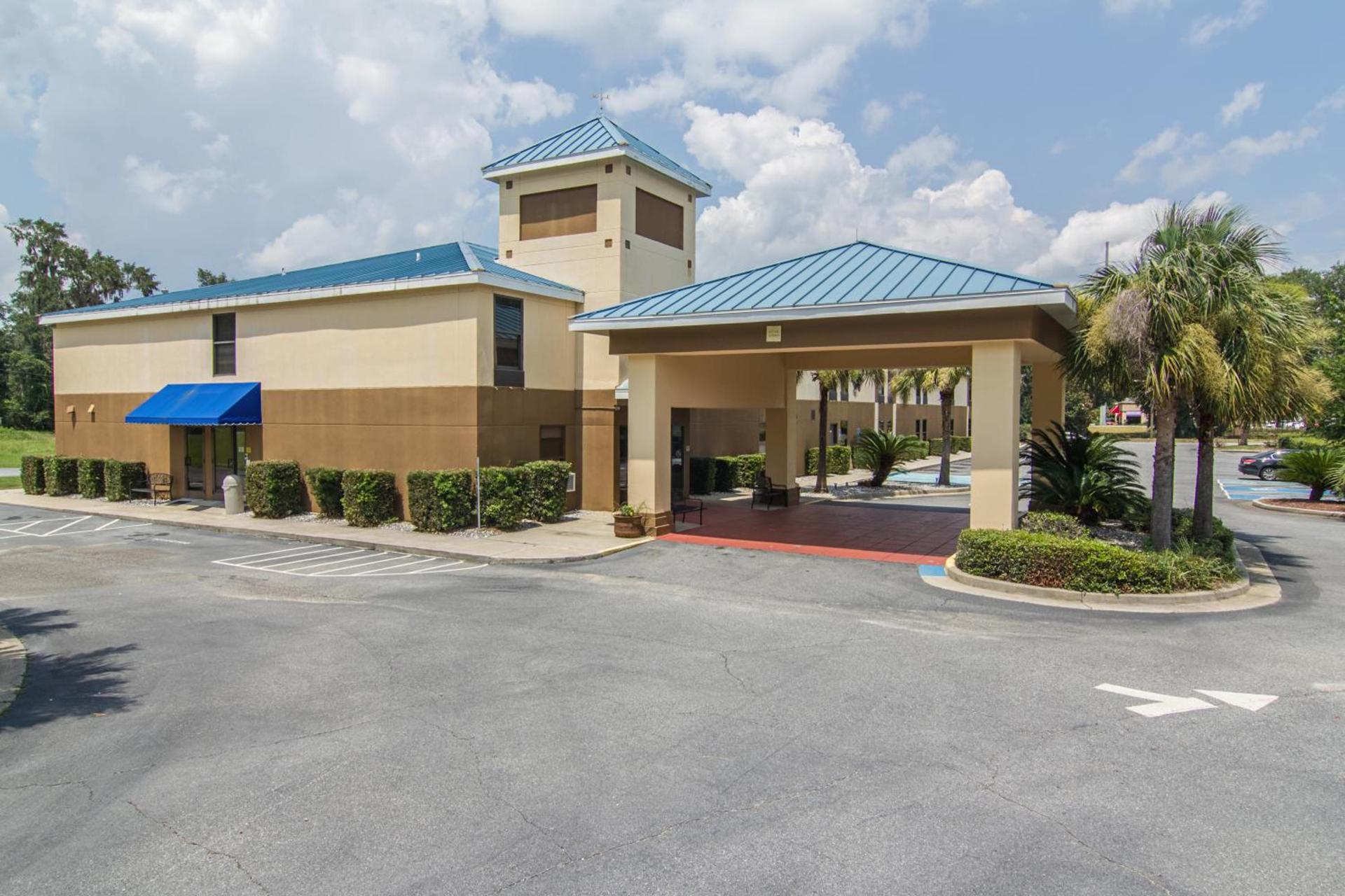 Econo Lodge Darien photo 20