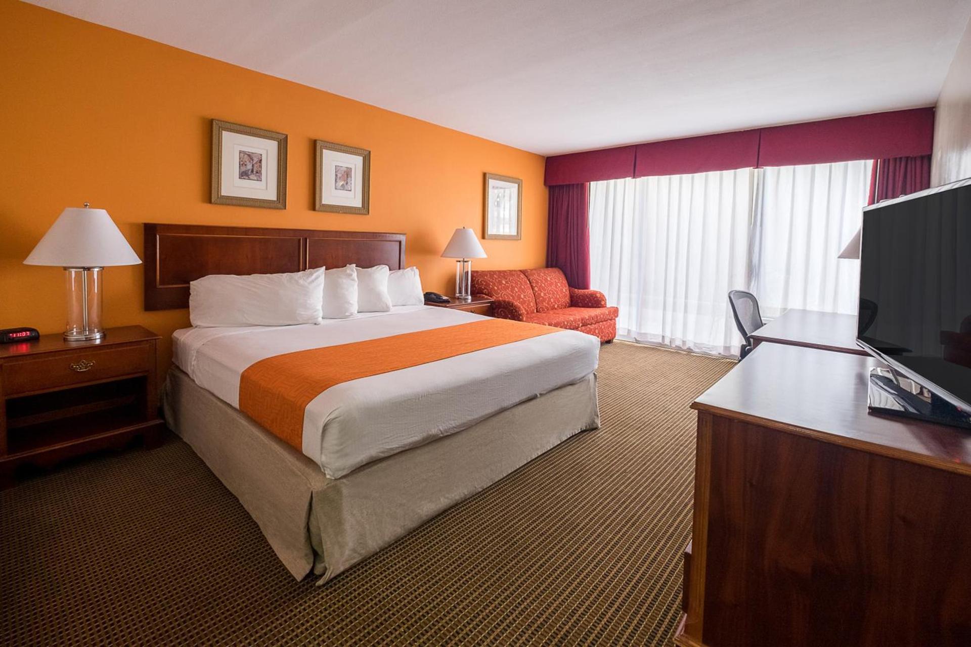 Howard Johnson by Wyndham Fullerton/Anaheim Conference Cntr photo 9