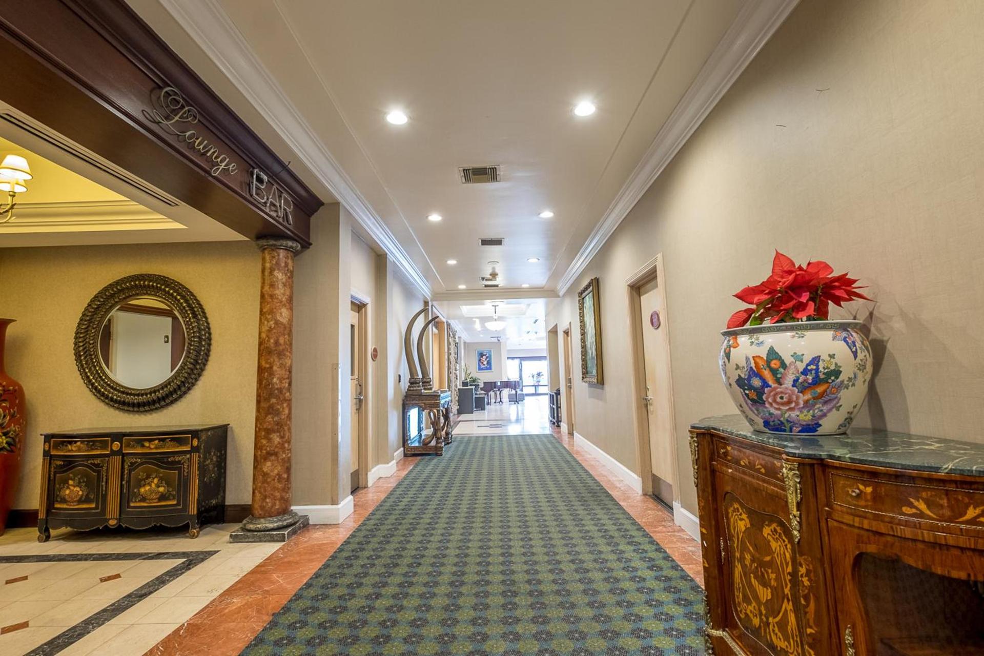 Howard Johnson by Wyndham Fullerton/Anaheim Conference Cntr photo 12
