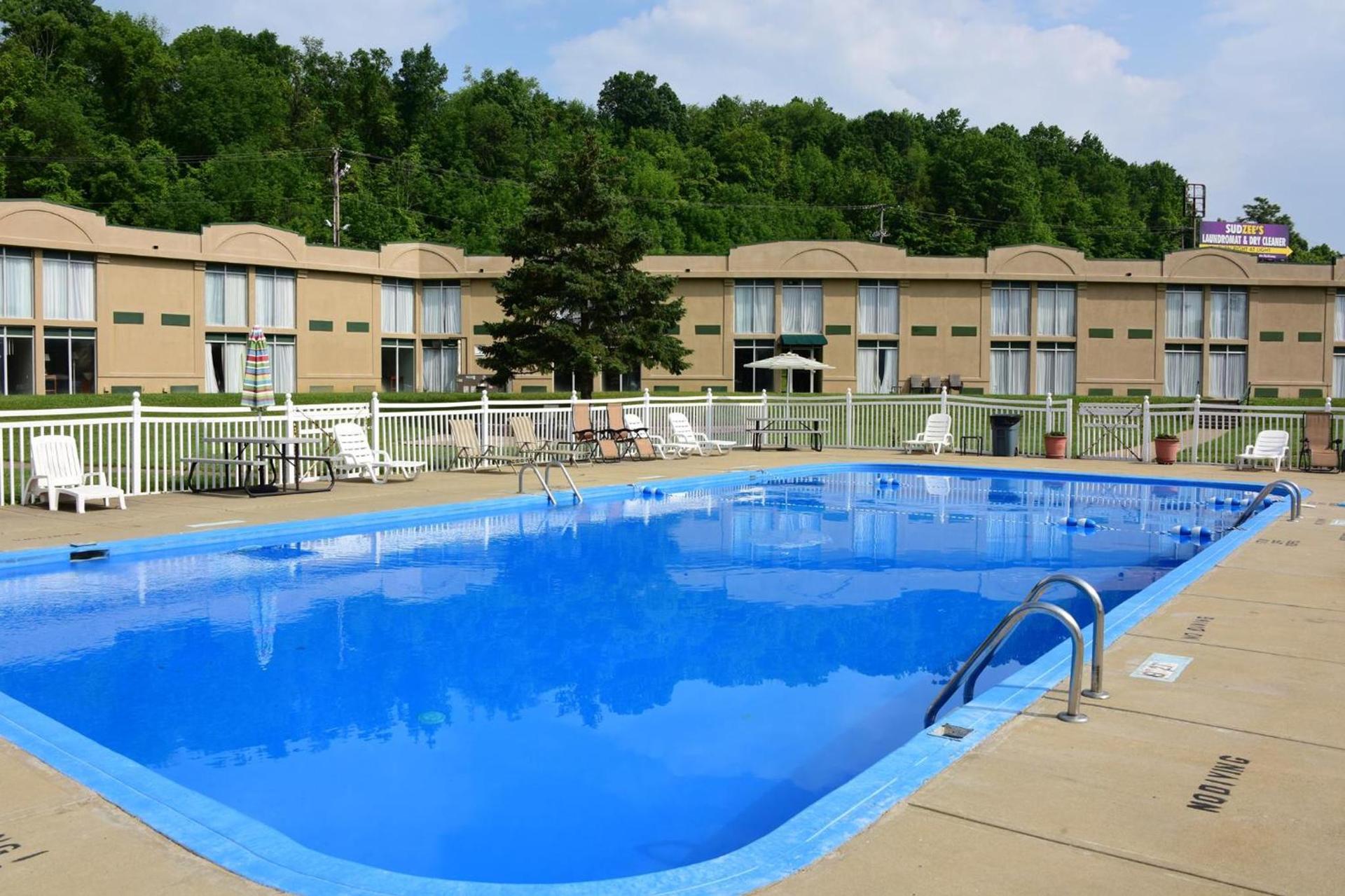 Red Roof Inn Cambridge, OH photo 8
