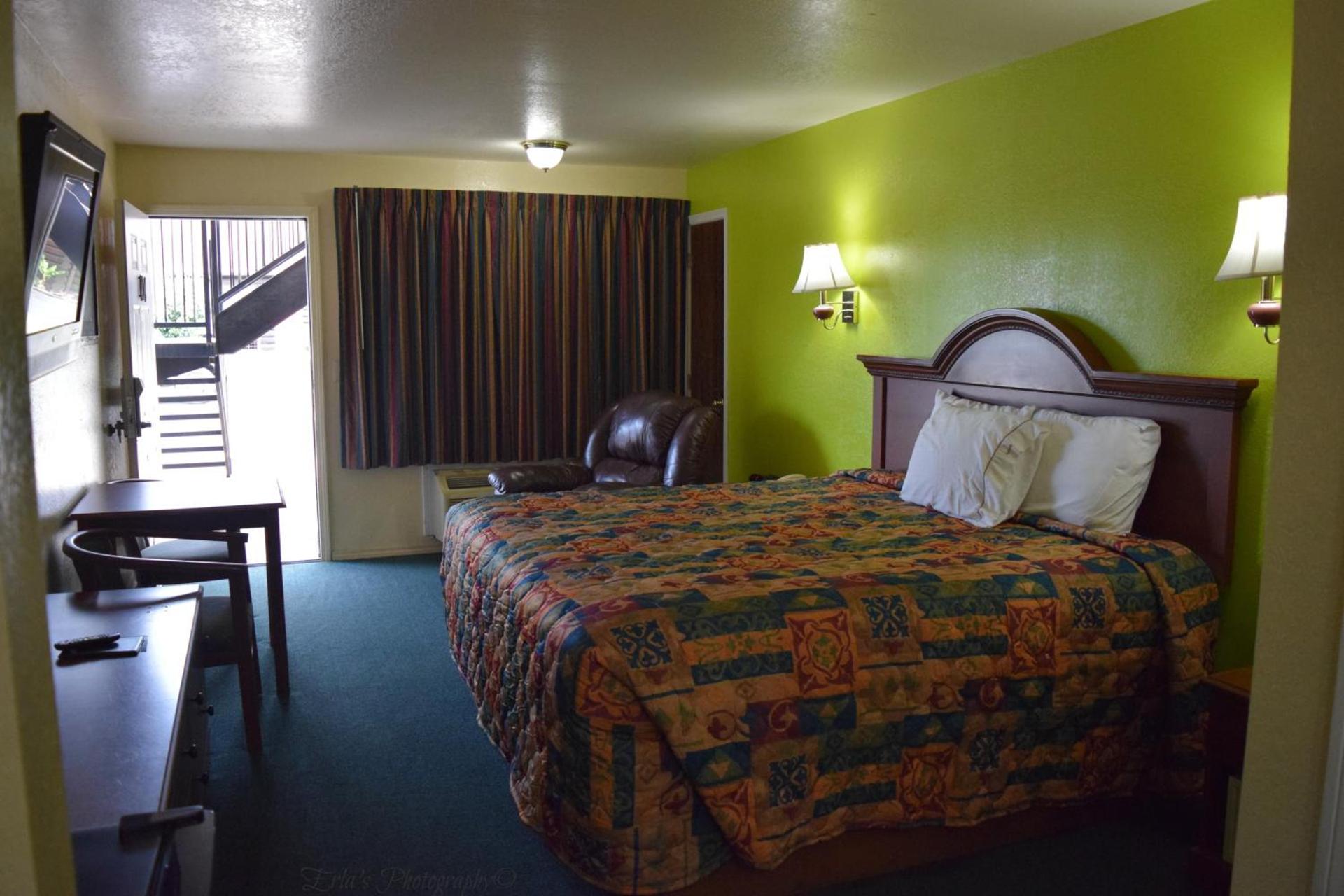 Claremore Motor Inn photo 3