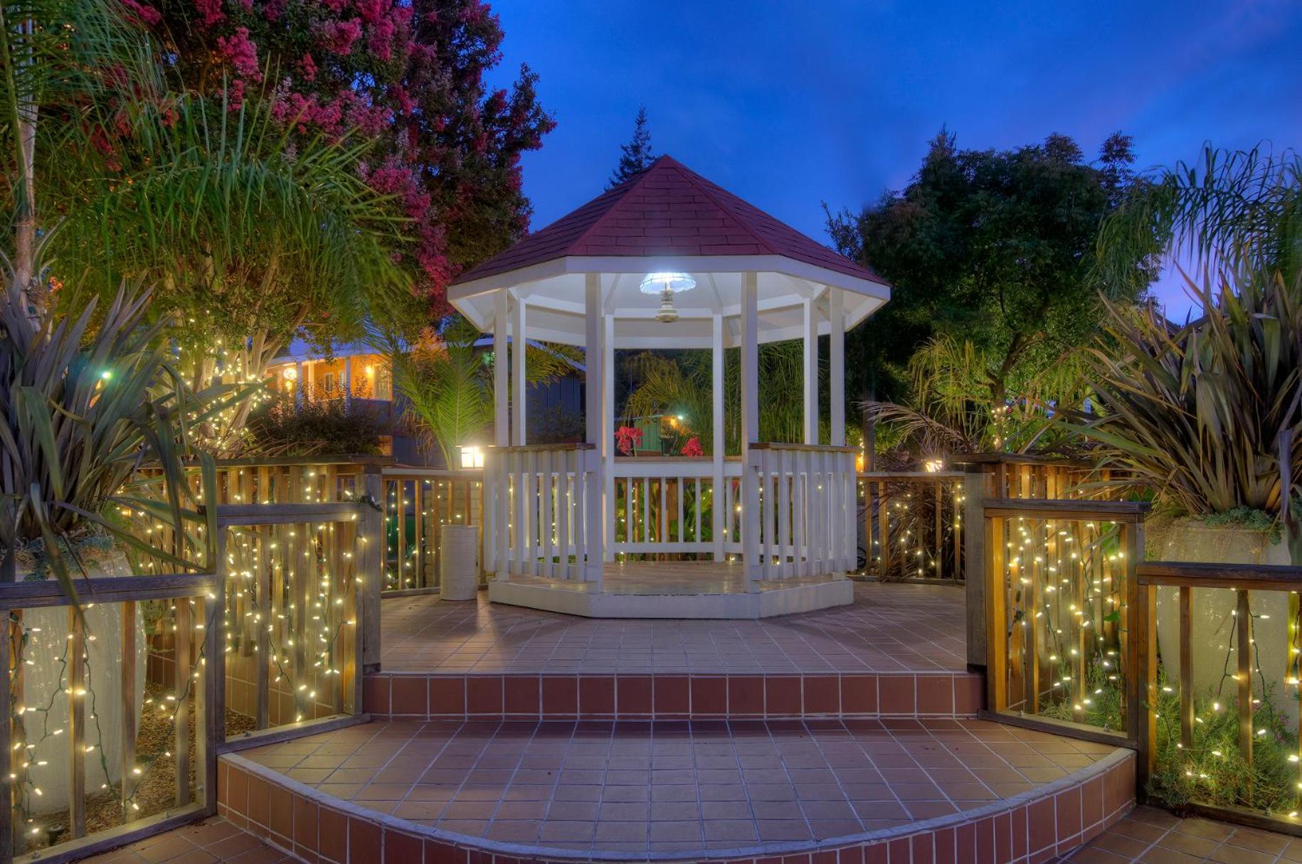 Dinah's Garden Hotel photo 5