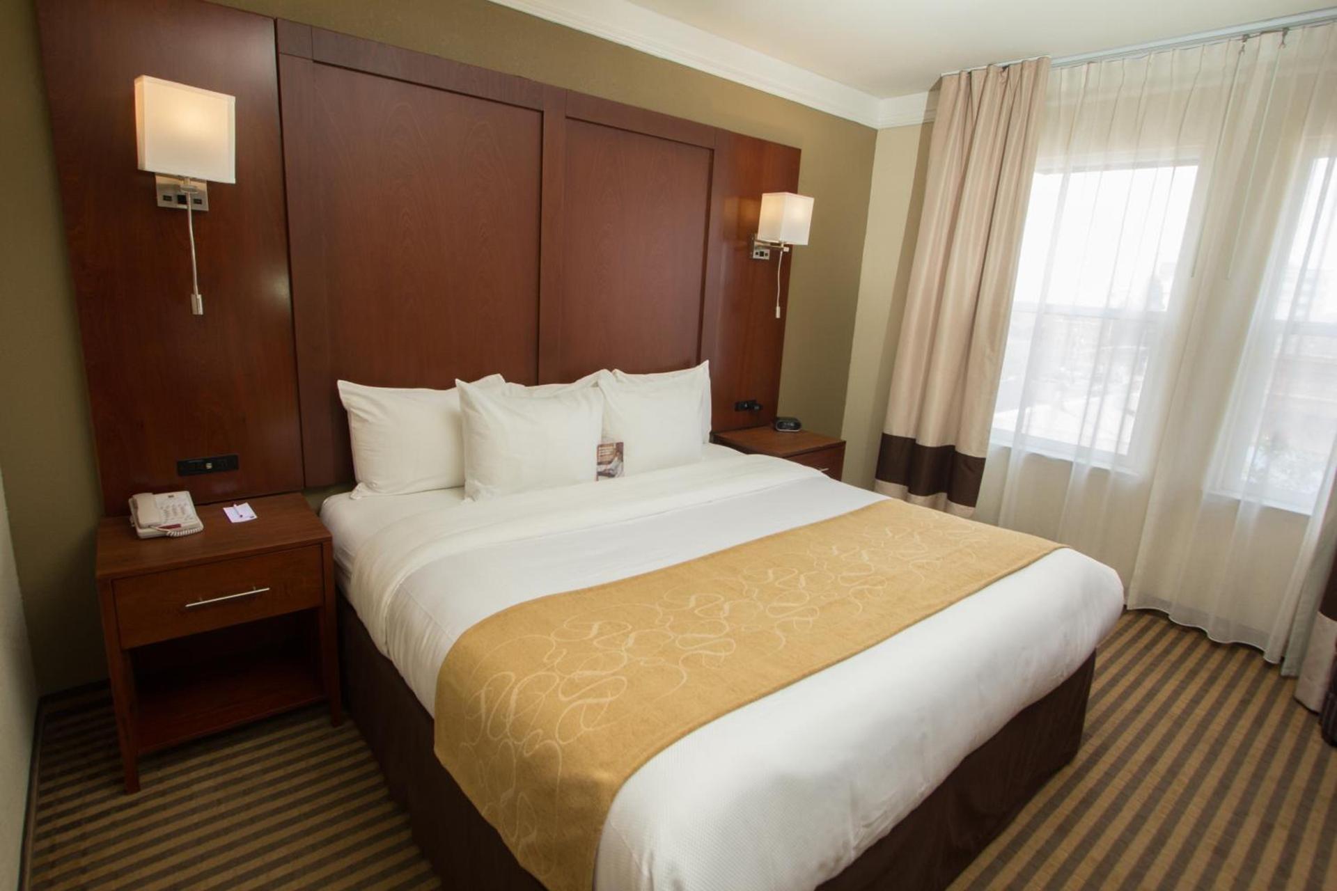Comfort Suites Visalia - Convention Center photo 23