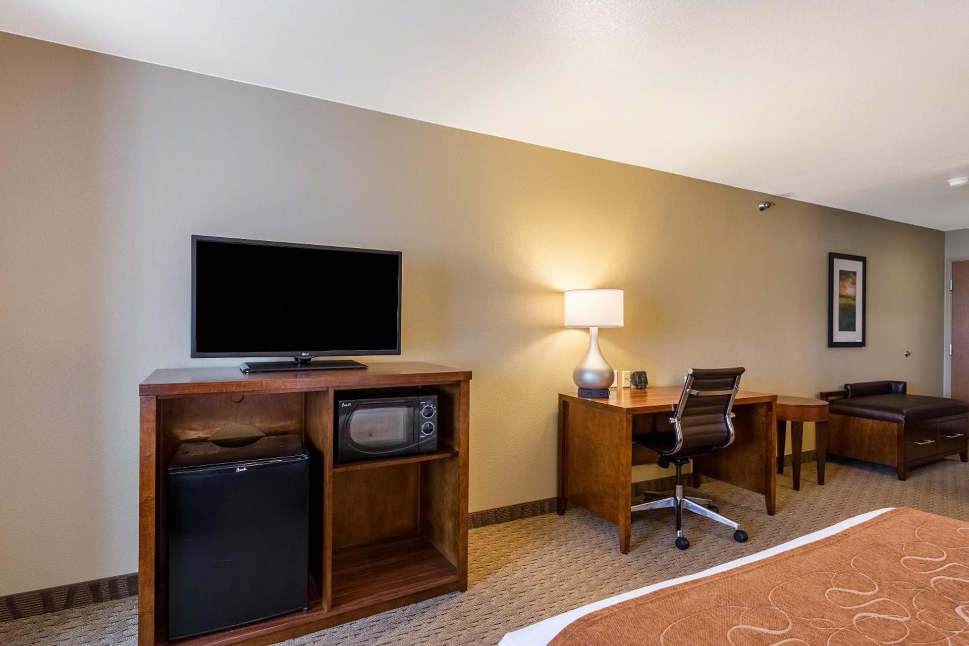 Comfort Suites Burlington photo 8