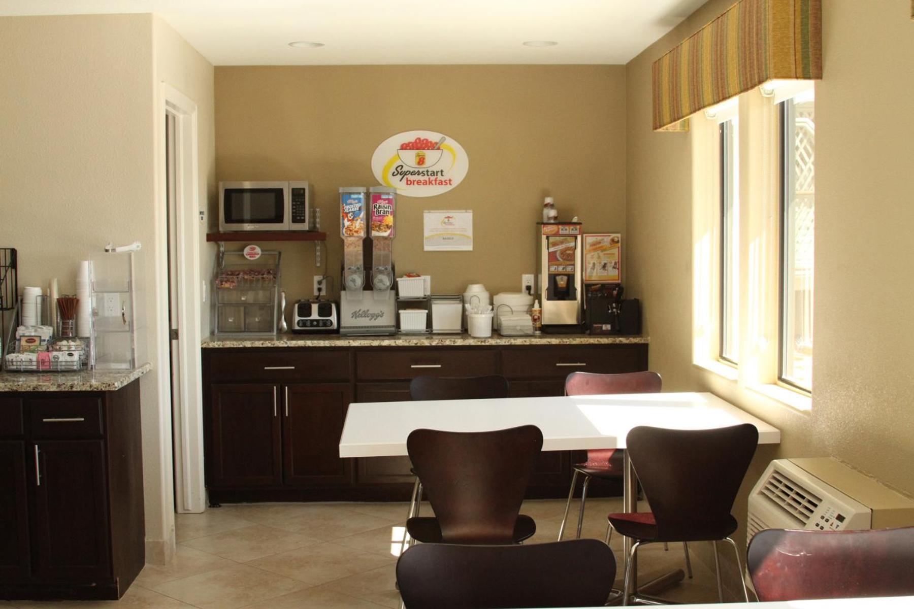Super 8 by Wyndham Montrose photo 21