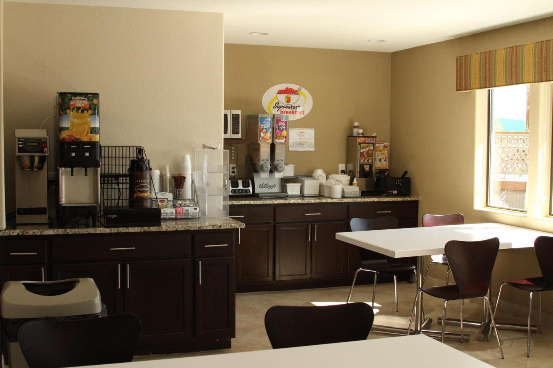 Super 8 by Wyndham Montrose photo 22