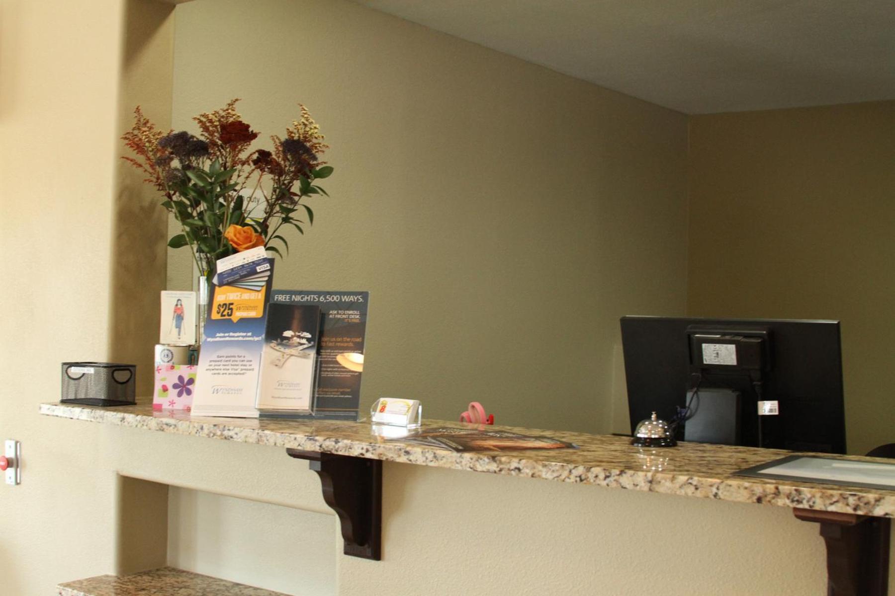 Super 8 by Wyndham Montrose photo 25
