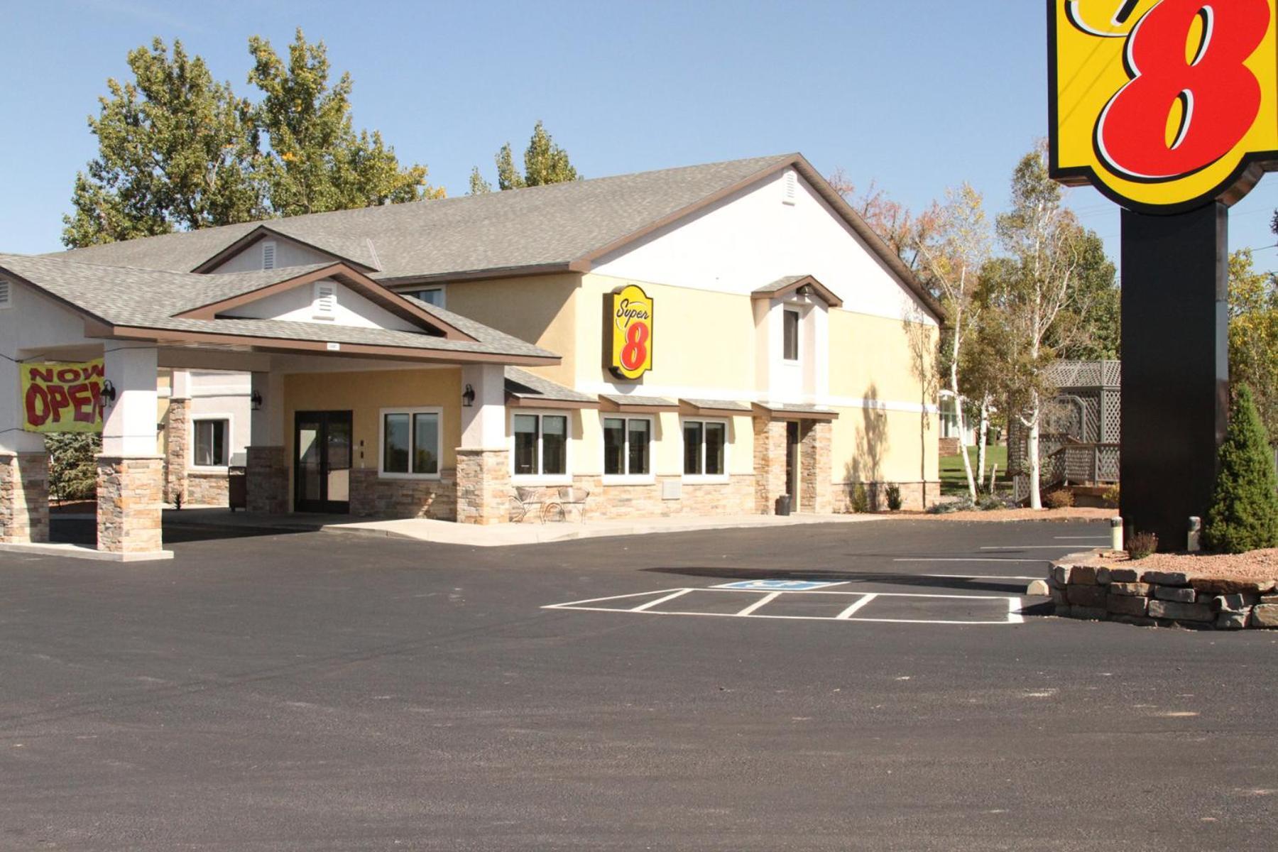 Super 8 by Wyndham Montrose photo 16