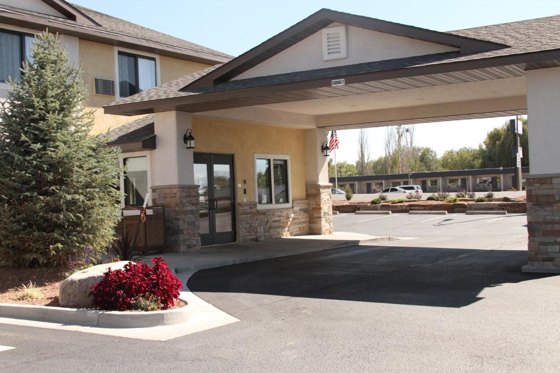 Super 8 by Wyndham Montrose photo 40