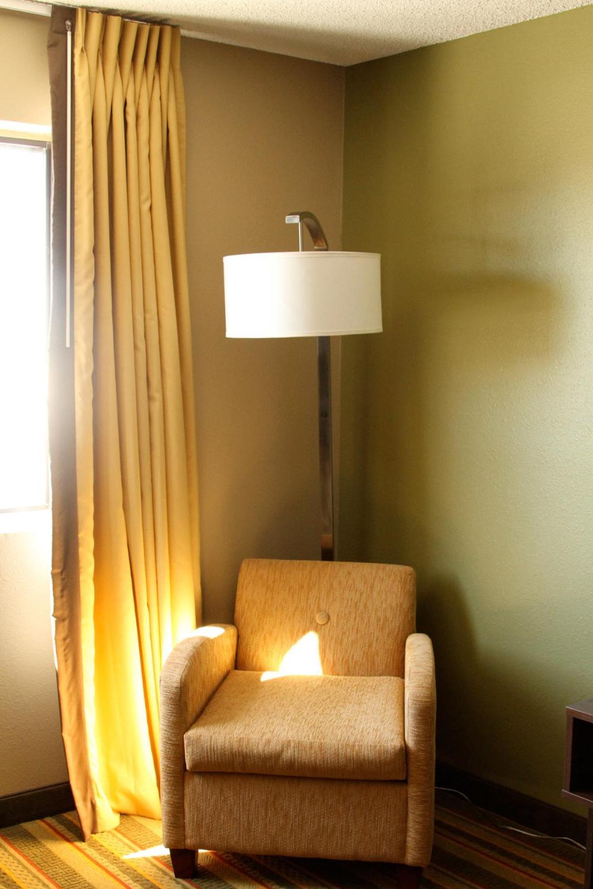 Super 8 by Wyndham Montrose photo 48