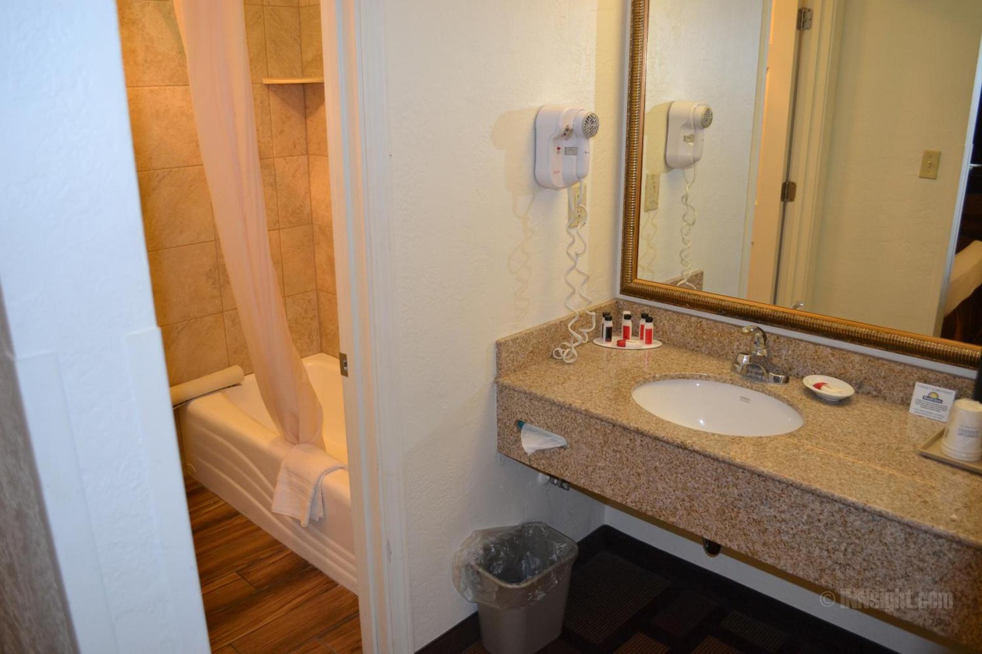 Days Inn & Suites by Wyndham Lodi photo 15