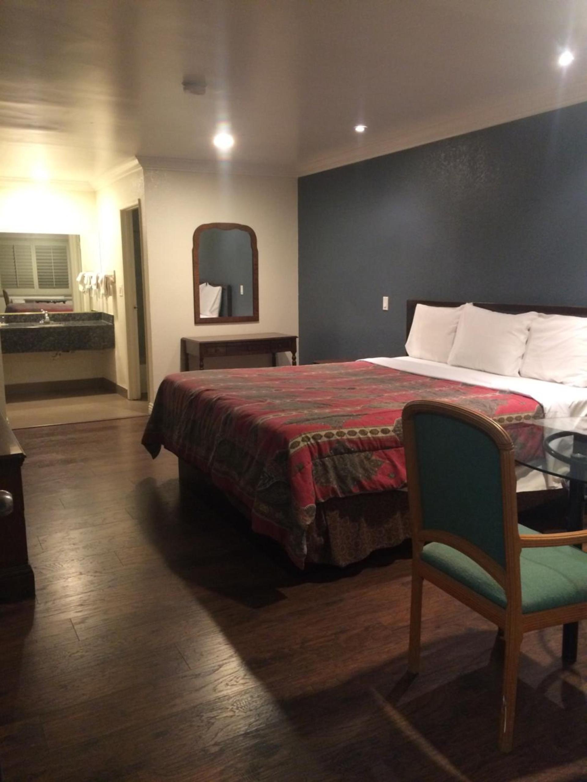 Royal Inn photo 10
