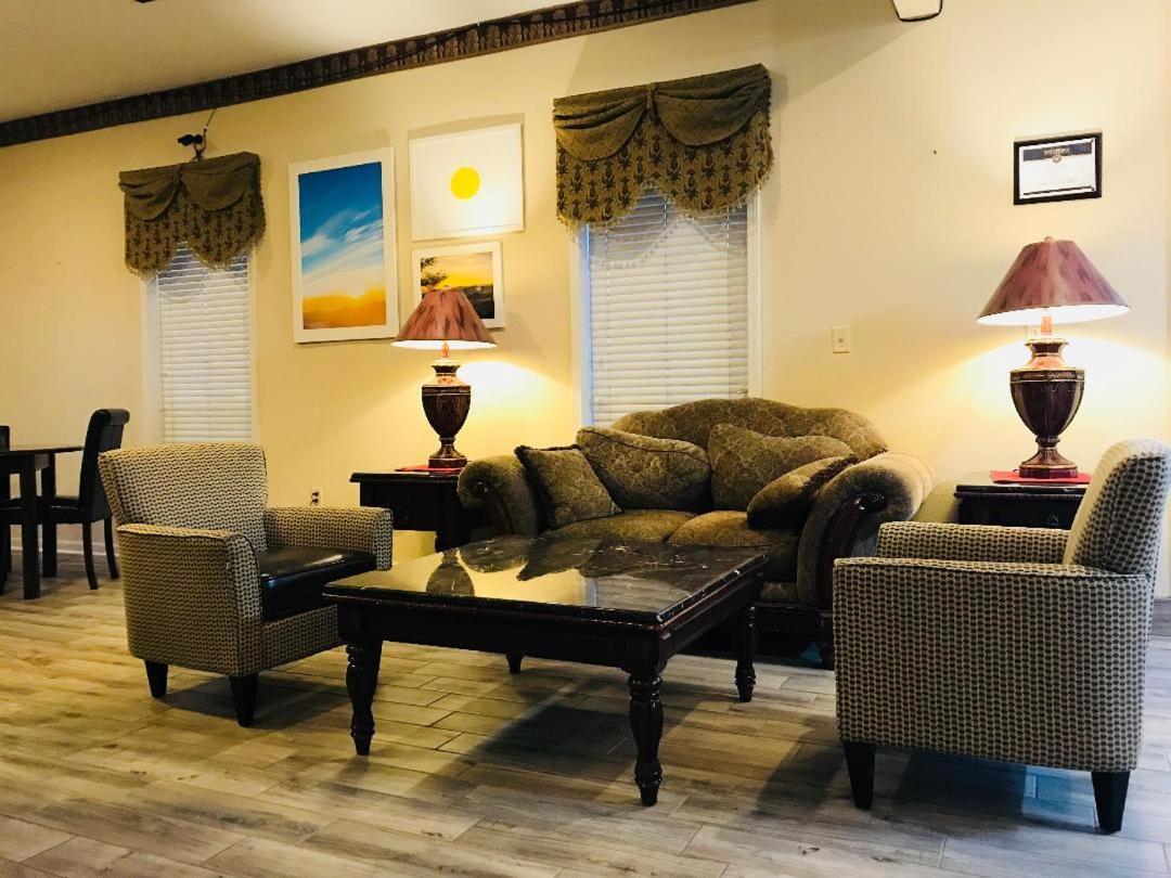 Days Inn by Wyndham Trumann AR photo 35