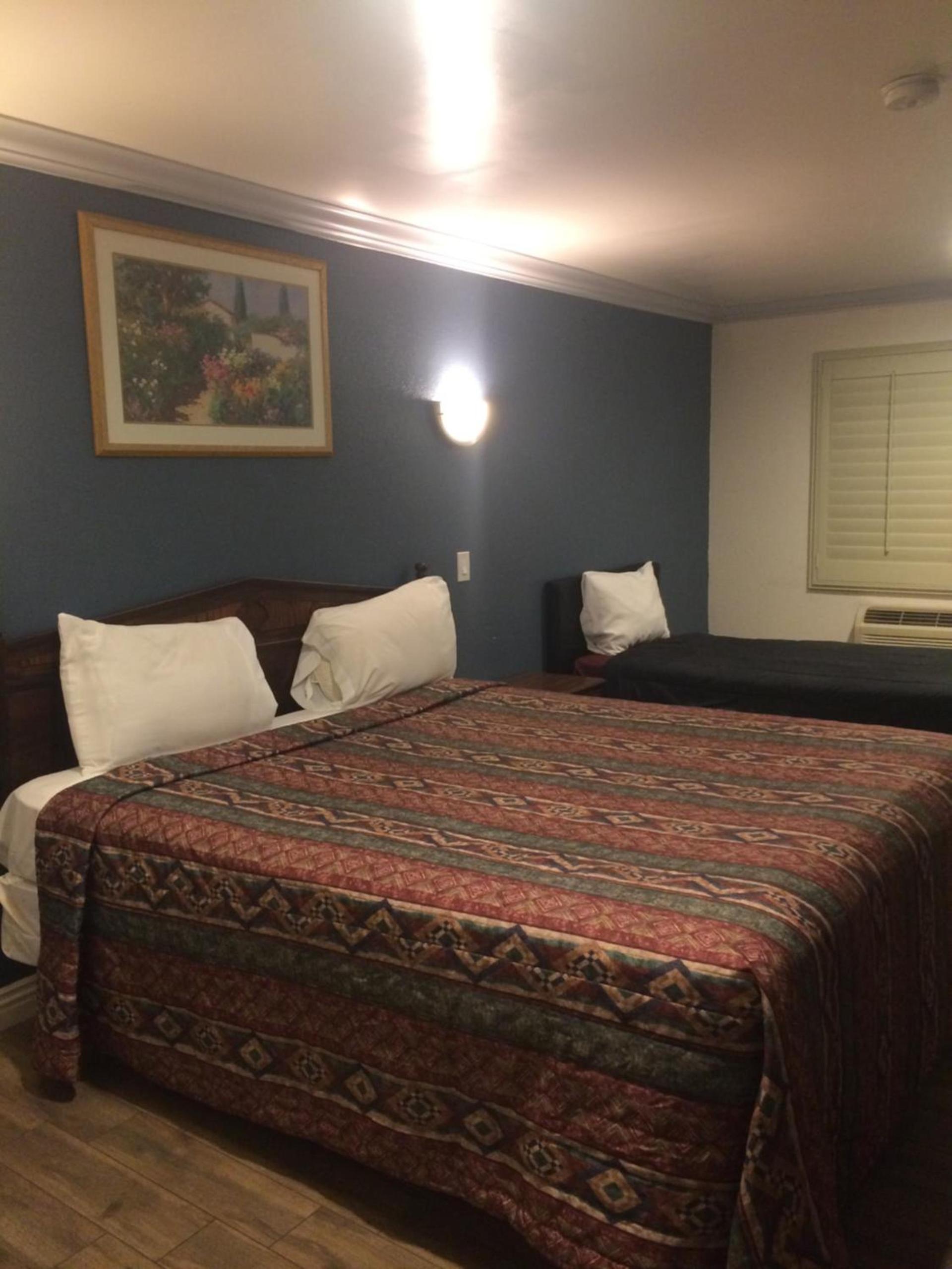 Royal Inn photo 9