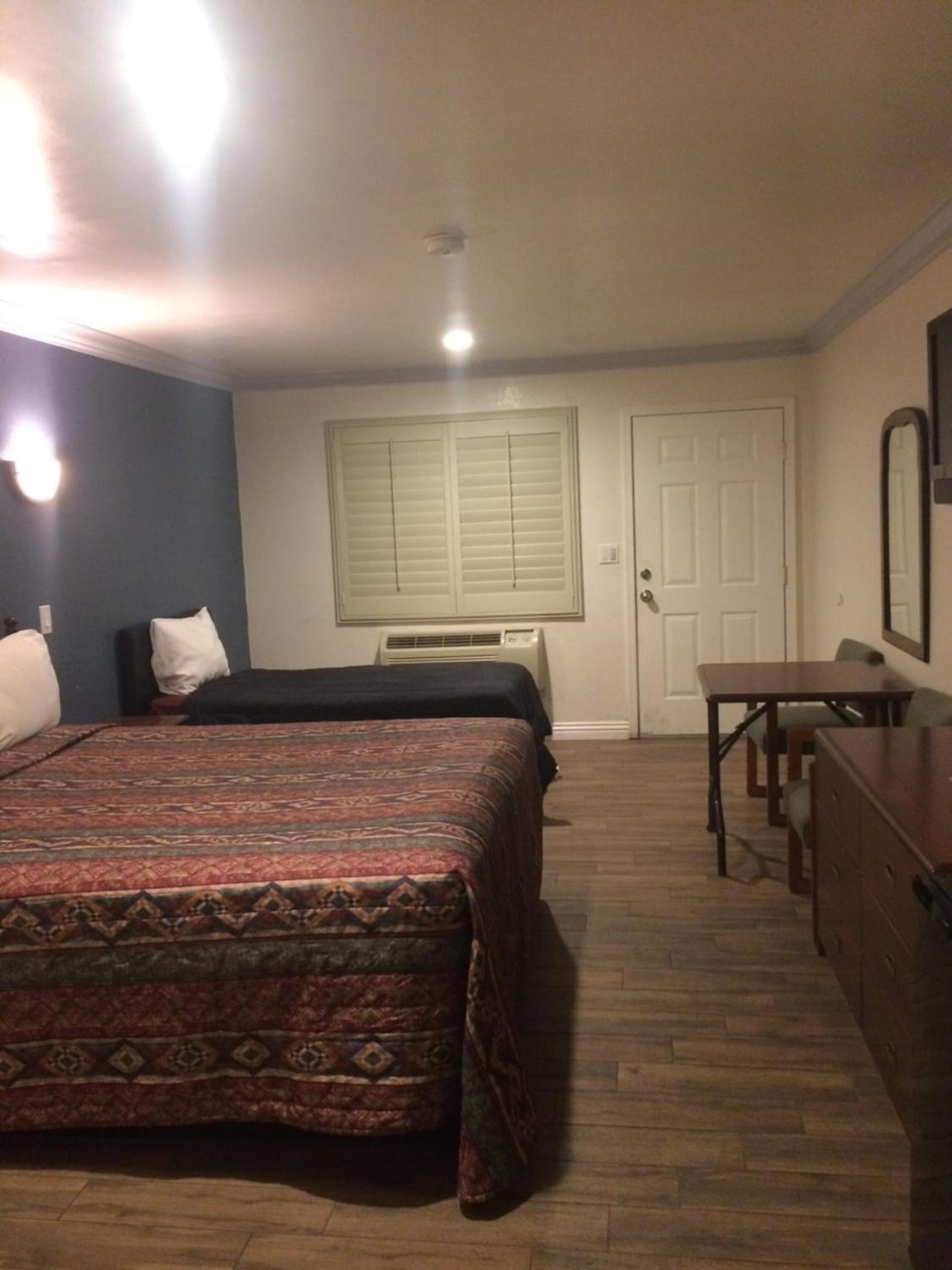 Royal Inn photo 3