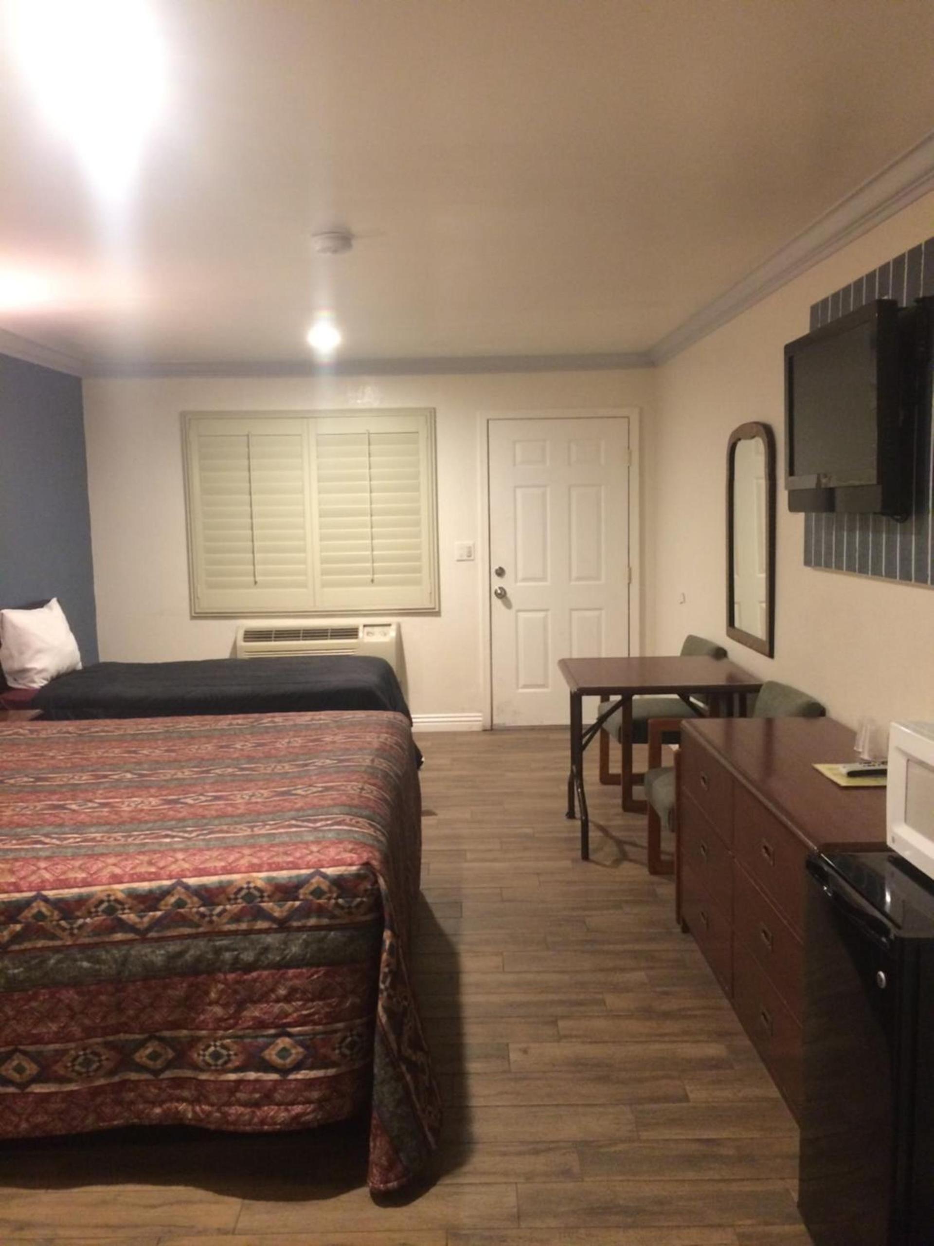 Royal Inn photo 2