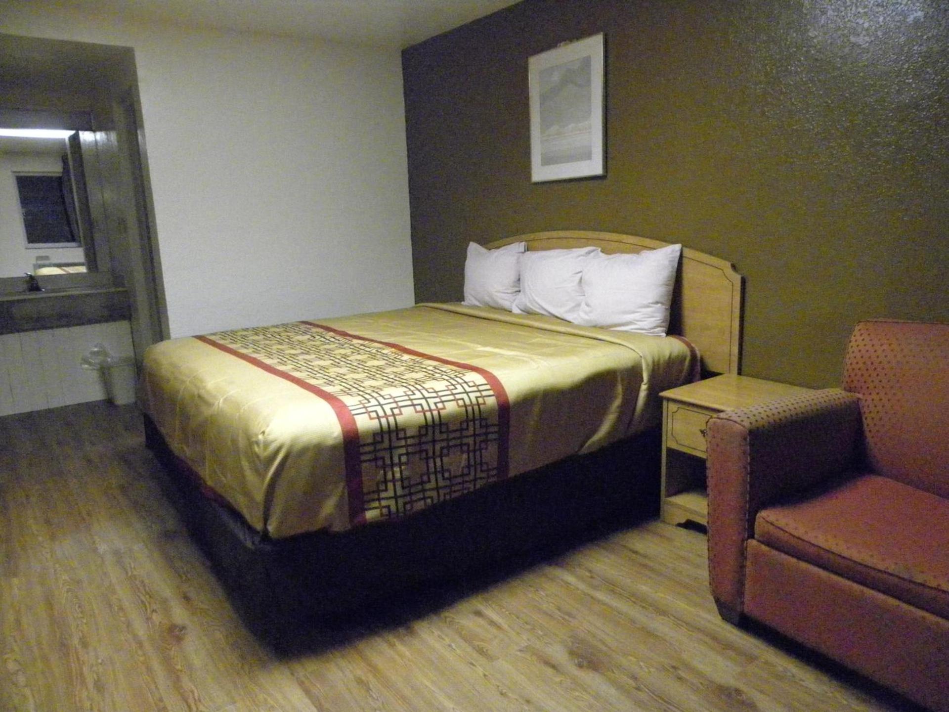 Guest Inn Rogers photo 42