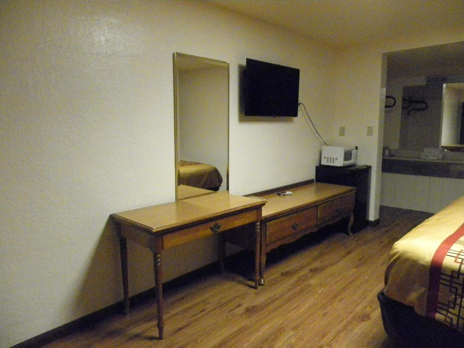 Guest Inn Rogers photo 41