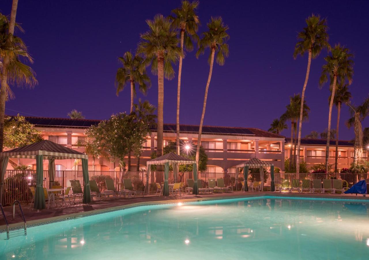 La Fuente Inn & Suites photo 9